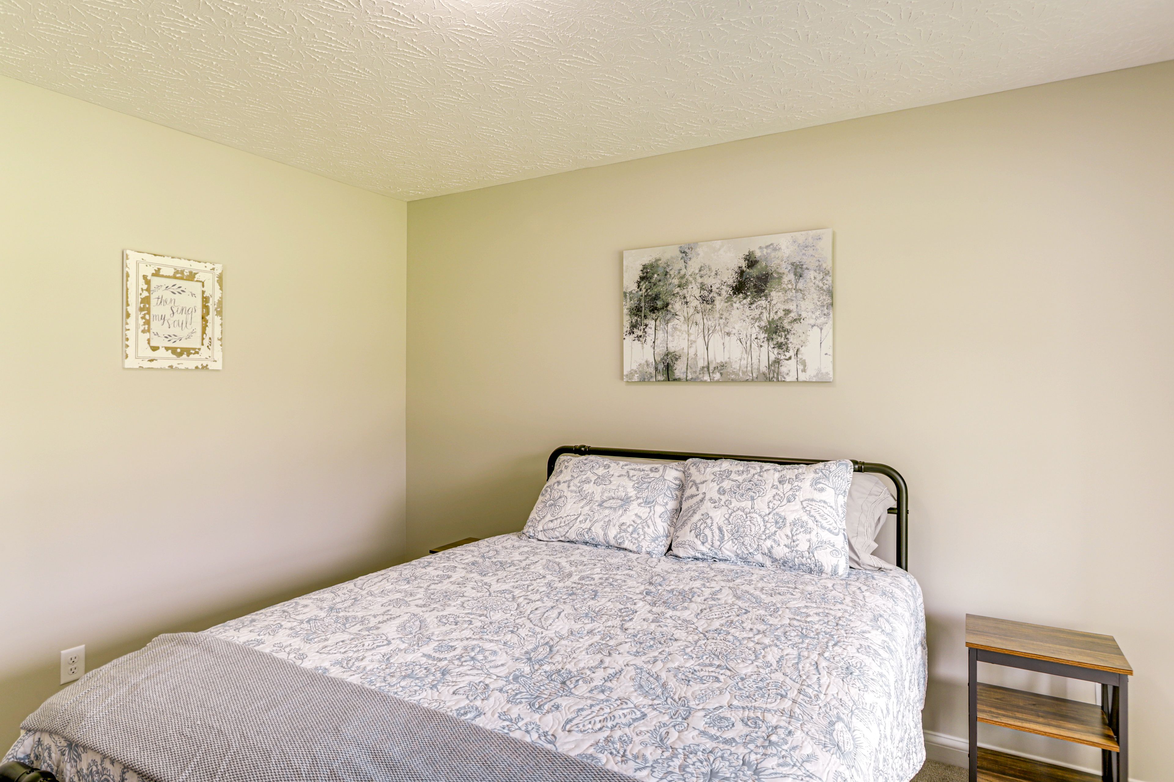 Bedroom 5 | Queen Bed | Lower Level