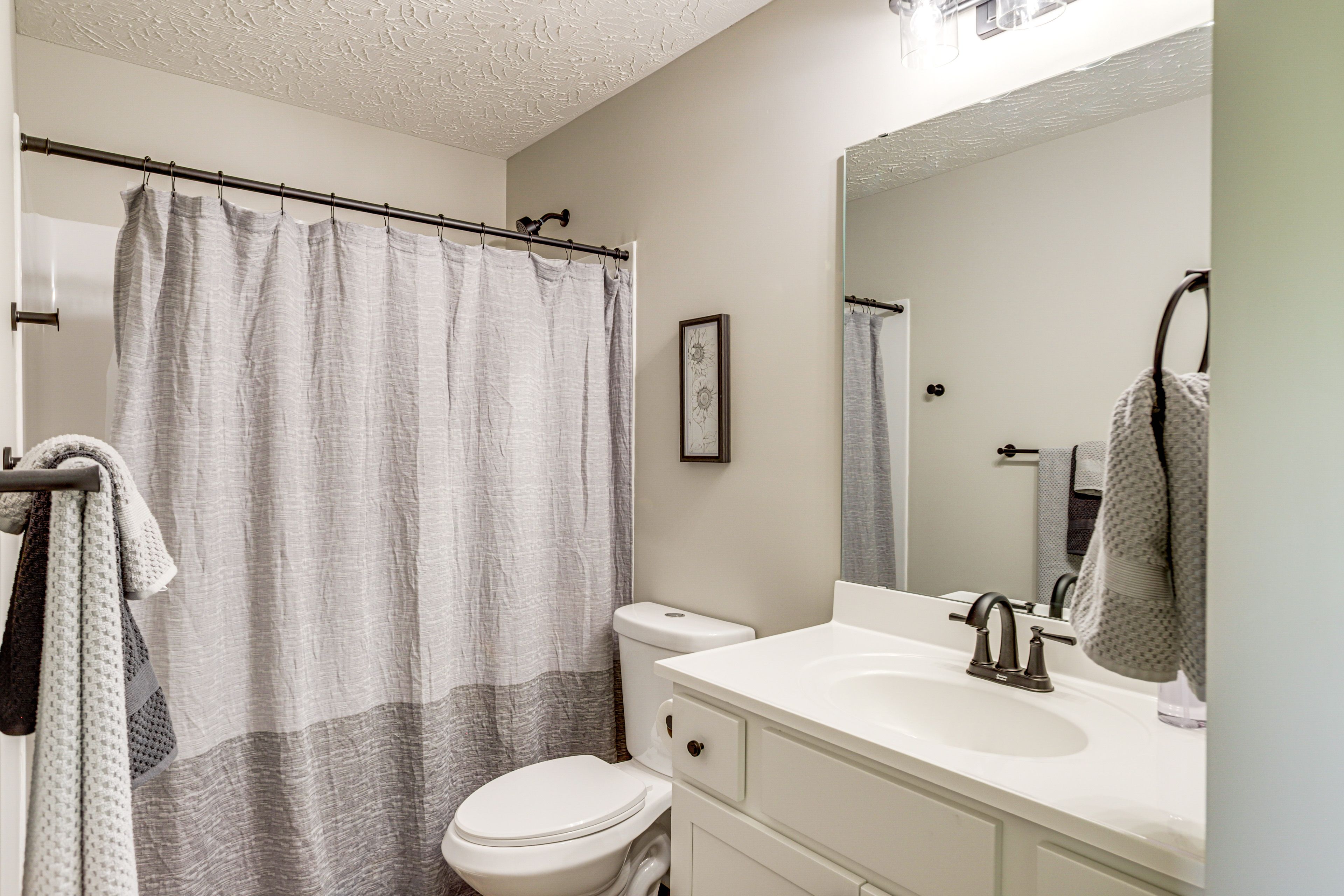 Full Bath | Towels | Hair Dryer | Main Level