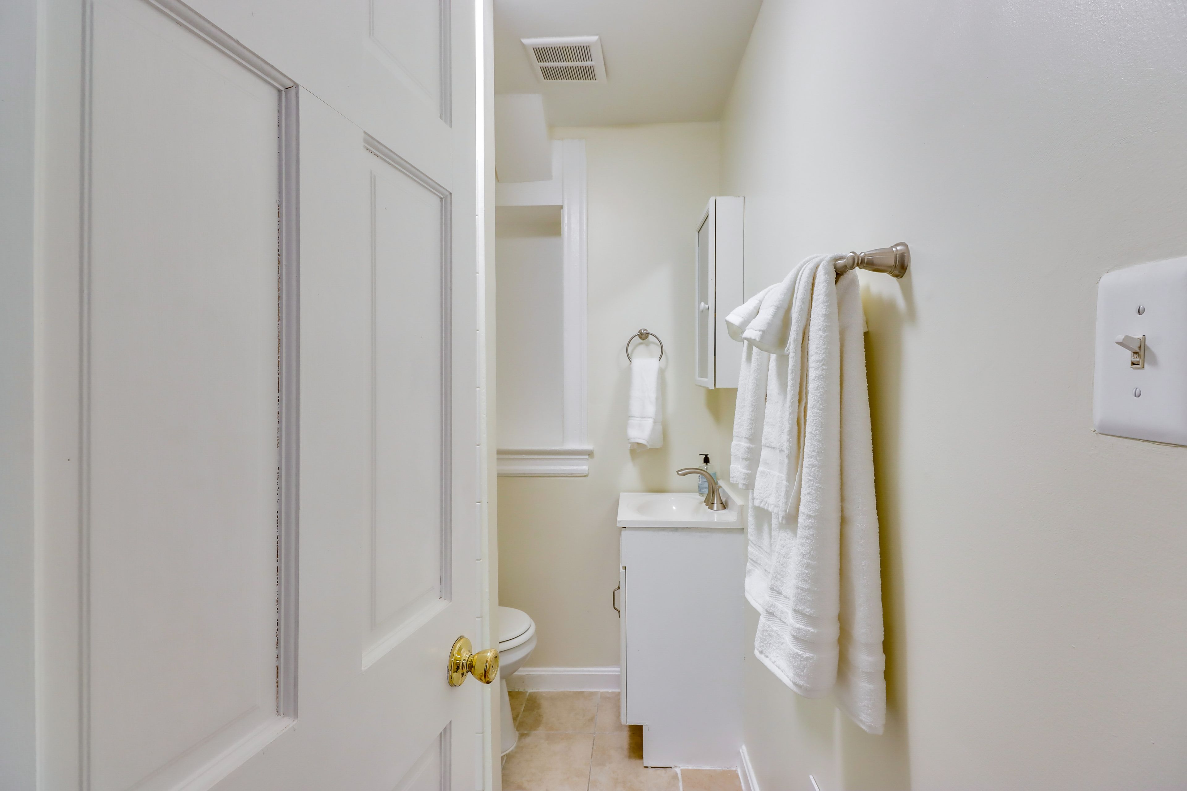 Full Bathroom | 2nd Floor