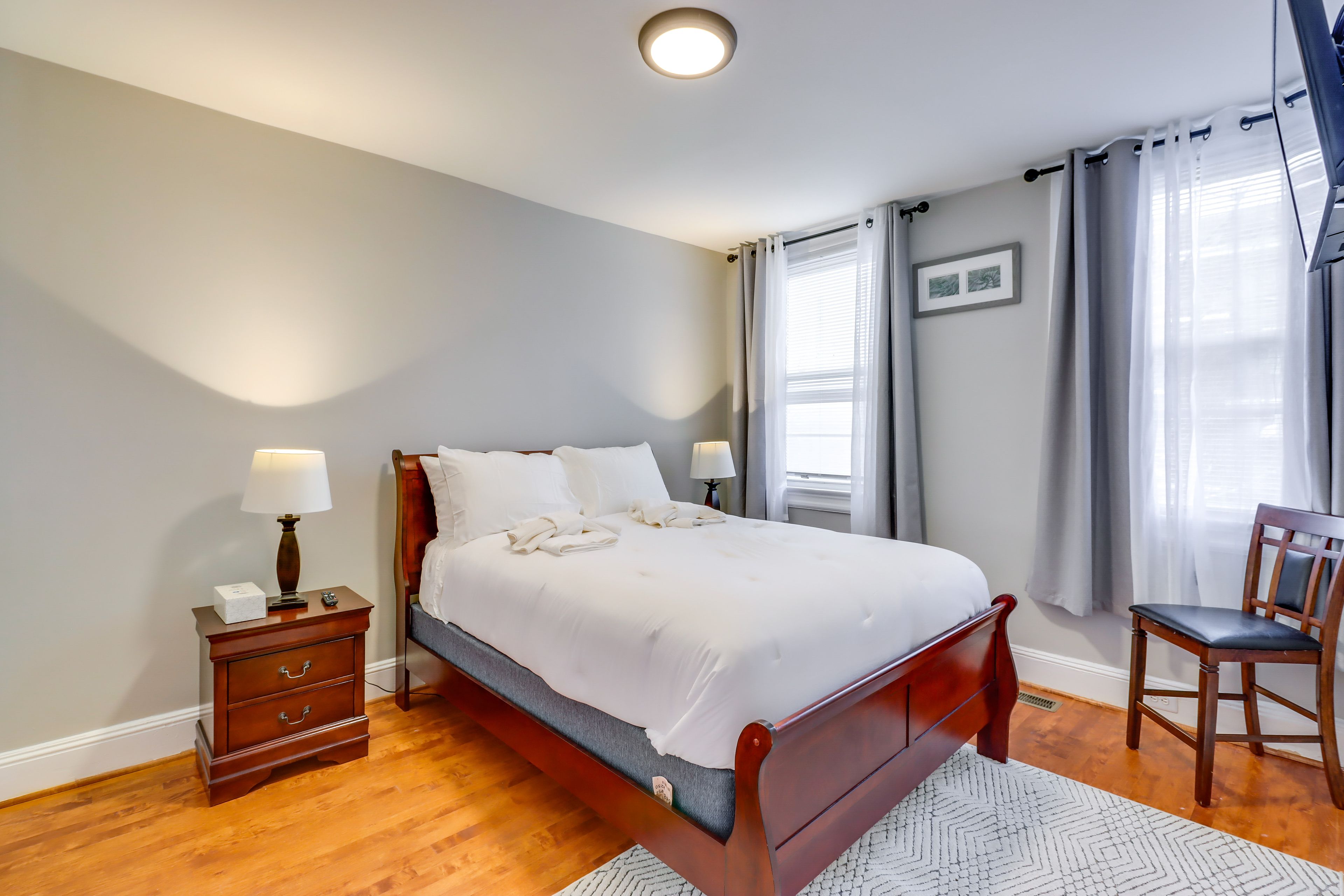 Bedroom 2 | Queen Bed | Smart TV | 2nd Floor