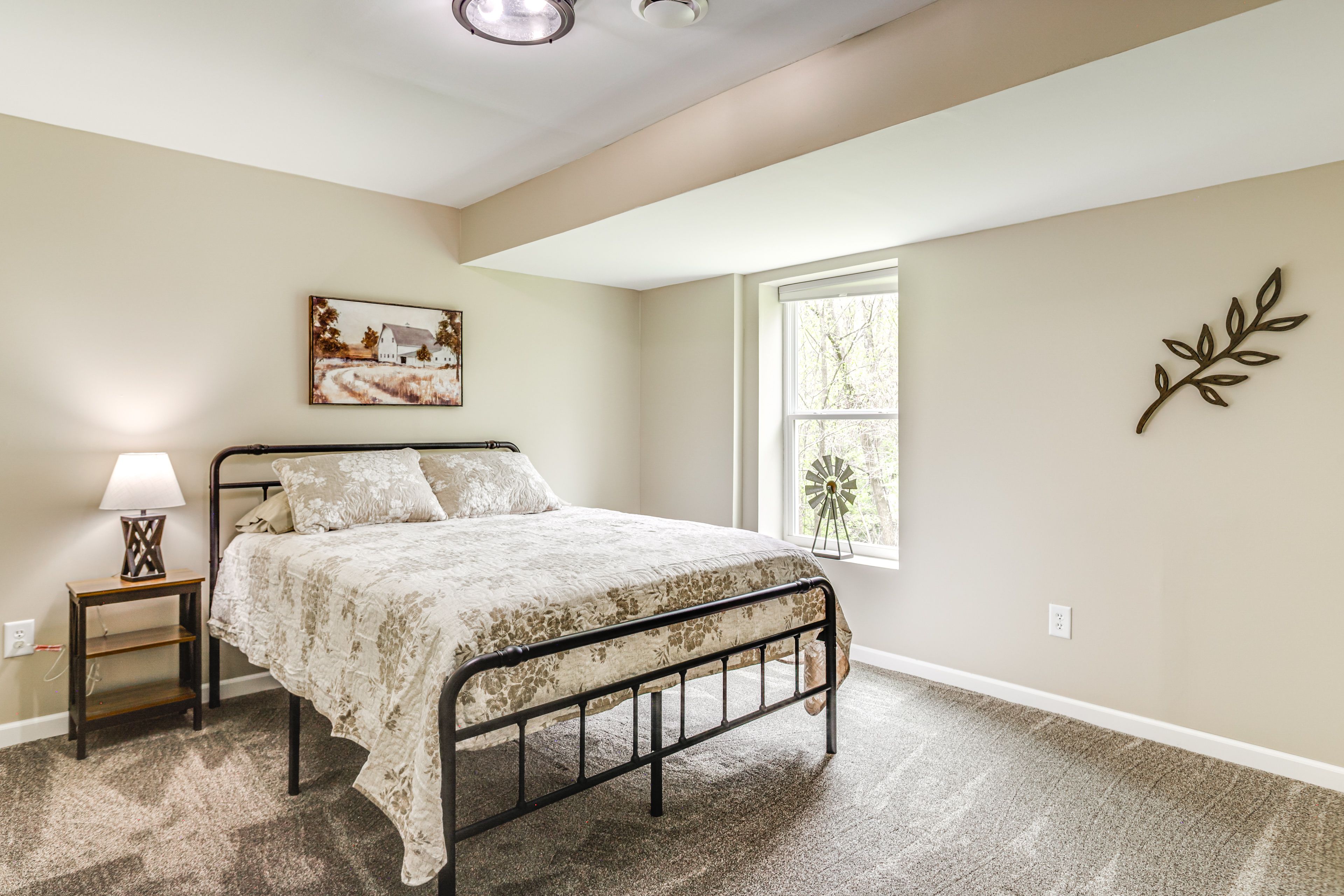 Bedroom 5 | Basement | Queen Bed