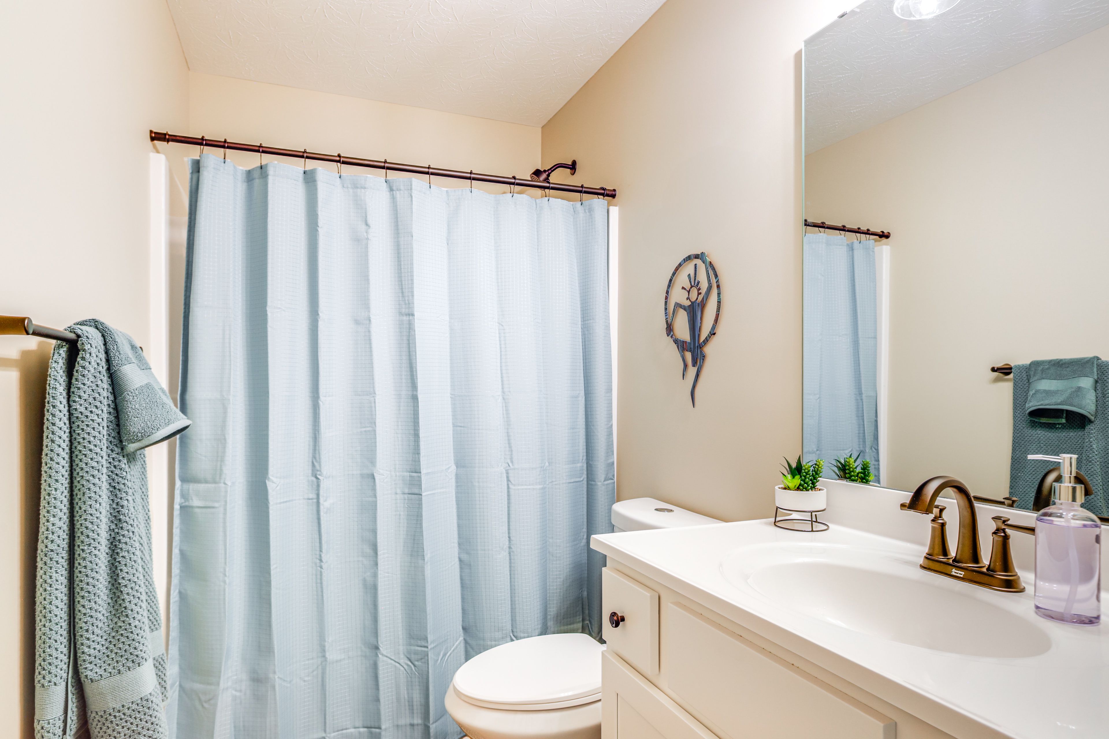 Full Bathroom | 1st Floor