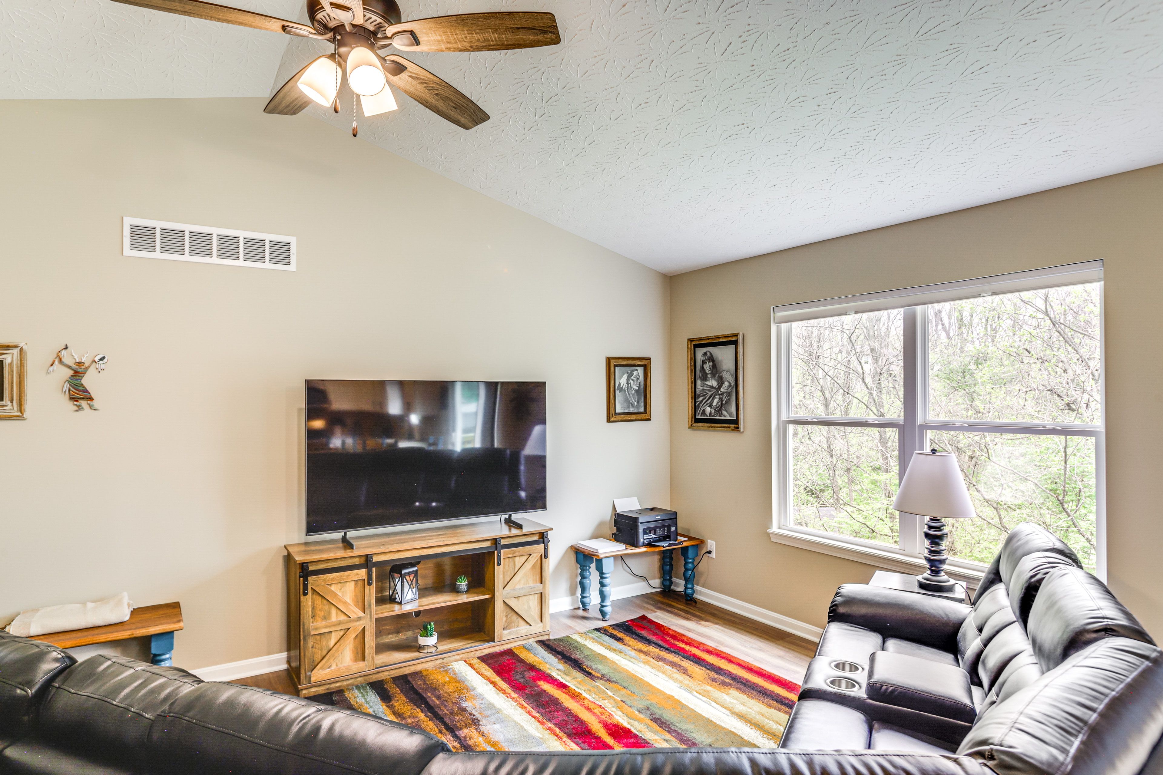 Living Room | 1st Floor | Flat-Screen TV | Central Heating & A/C | Free WiFi