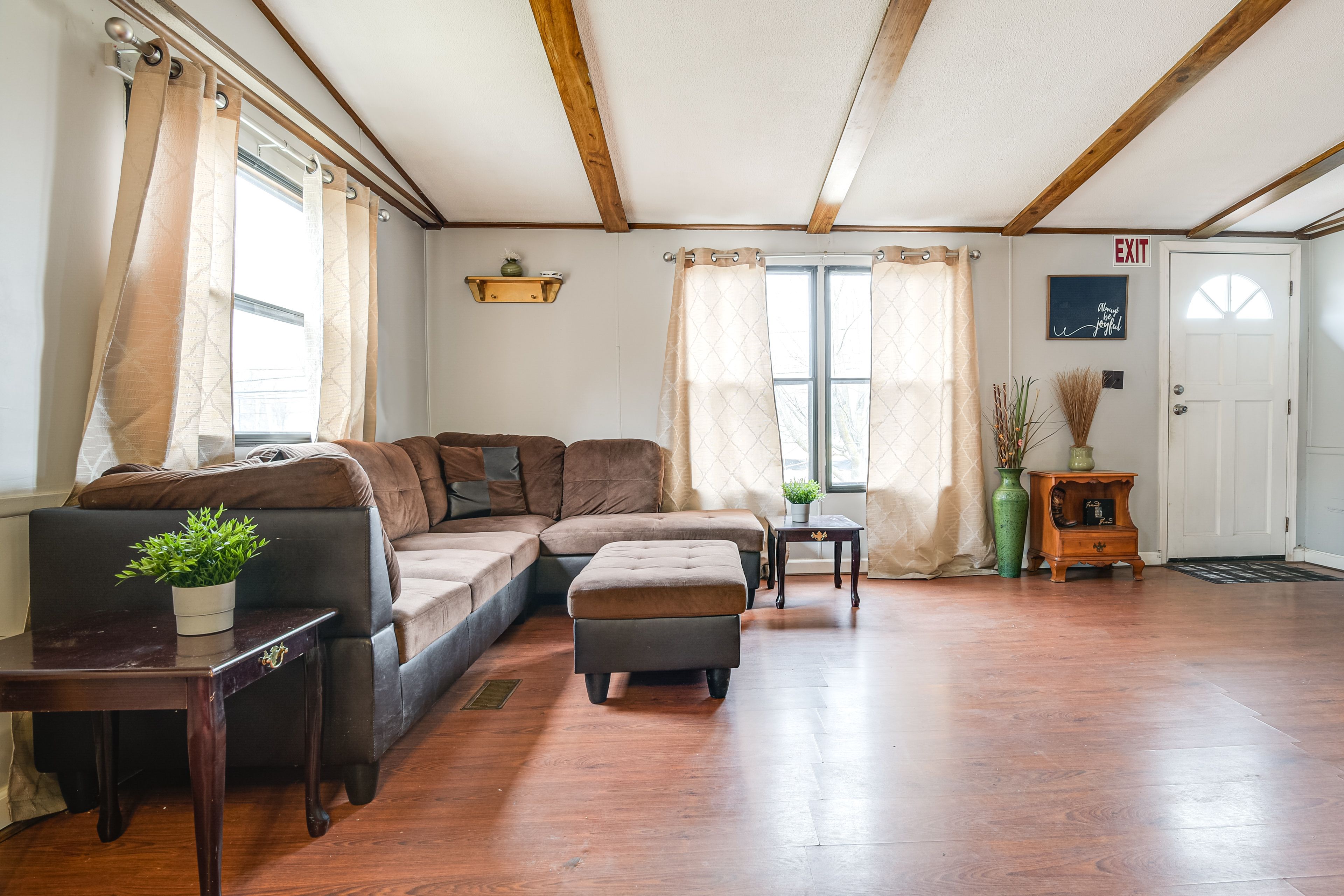 Living Room | Free WiFi | Smart TV | Central A/C