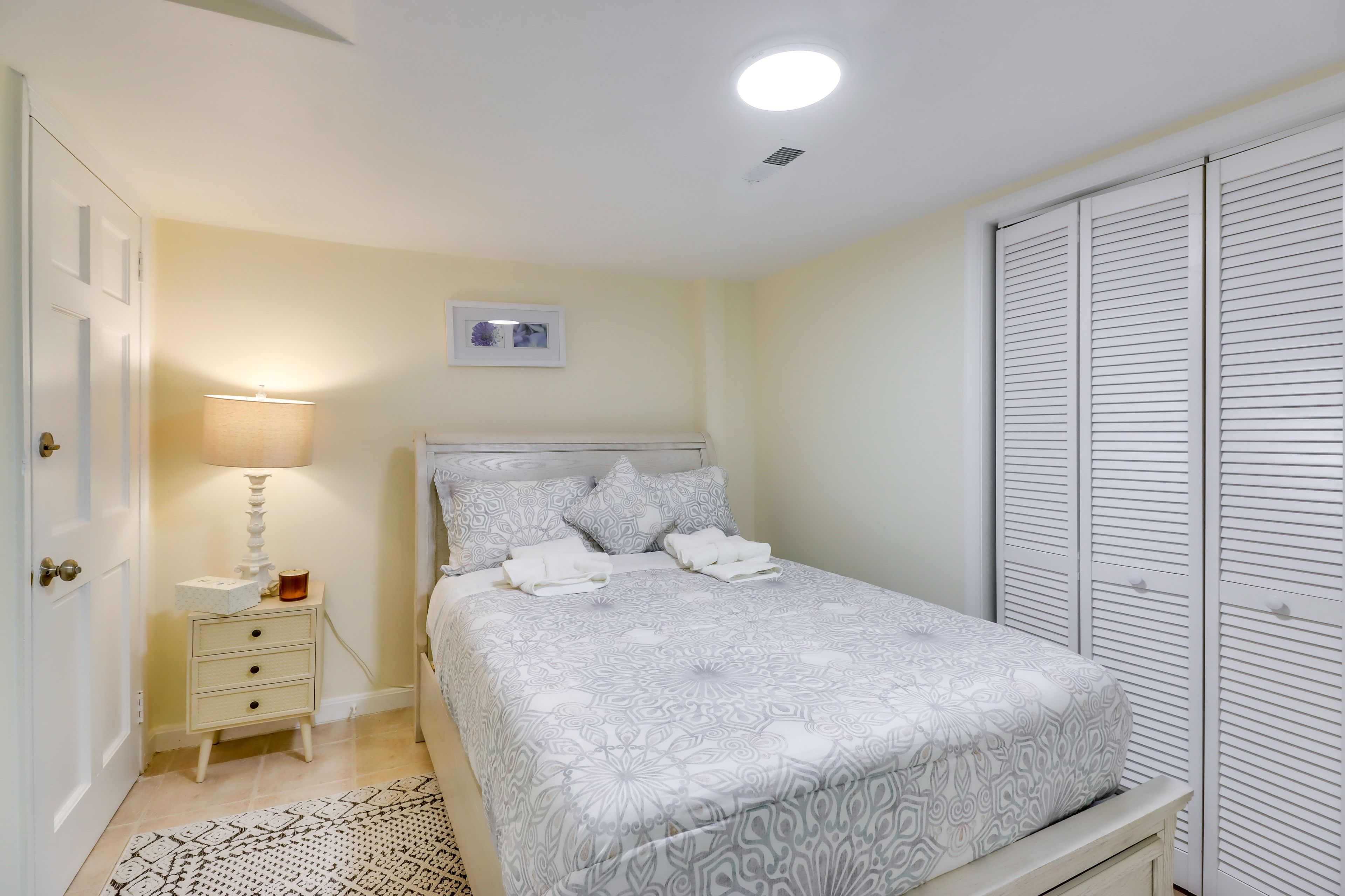Bedroom | Full Bed | Linens Provided