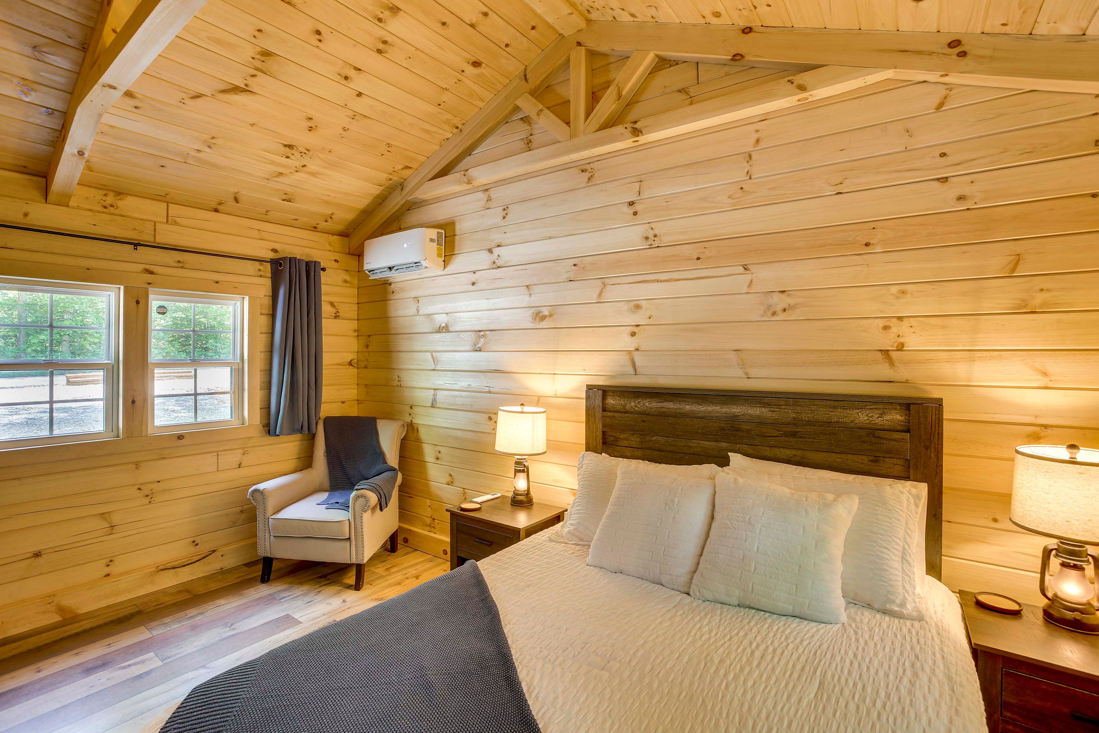 Bedroom 1 | 1st Floor | Queen Bed | Linens Provided