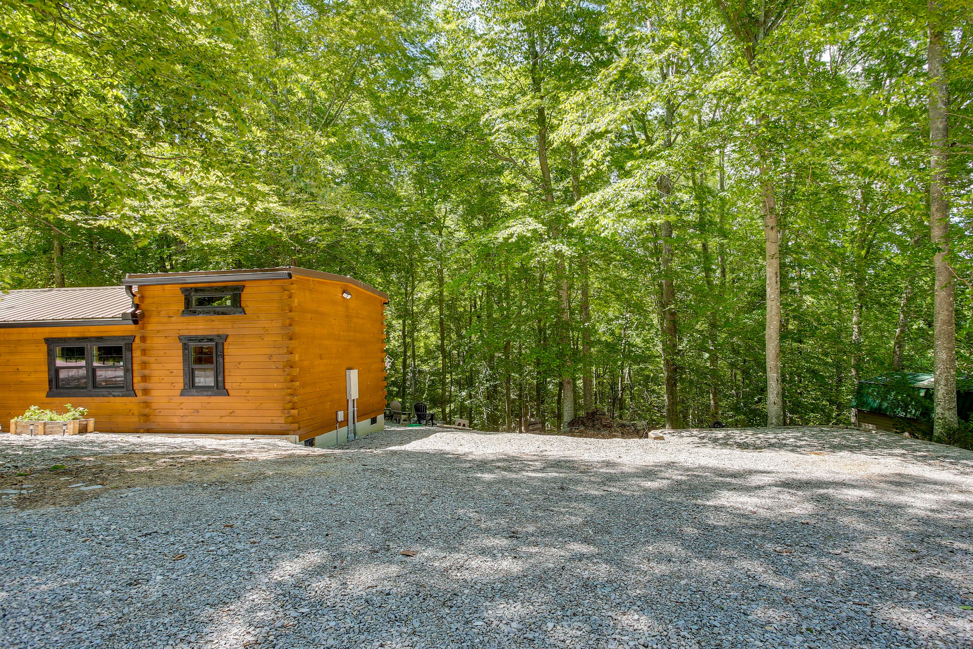 Parking | Gravel Driveway (5 Vehicles) | RV/Trailer/Boat Parking