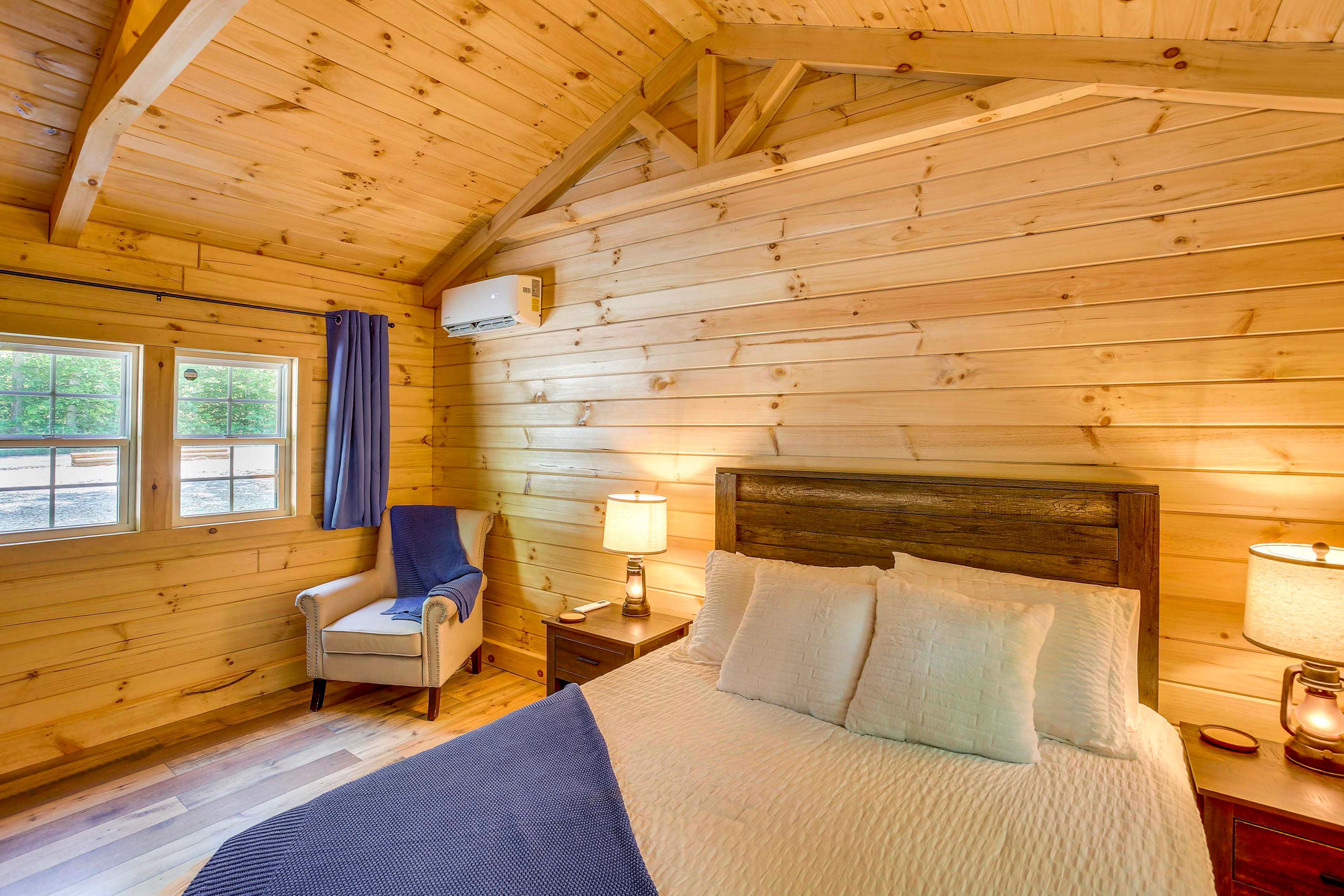 Bedroom 1 | 1st Floor | Queen Bed | Linens Provided