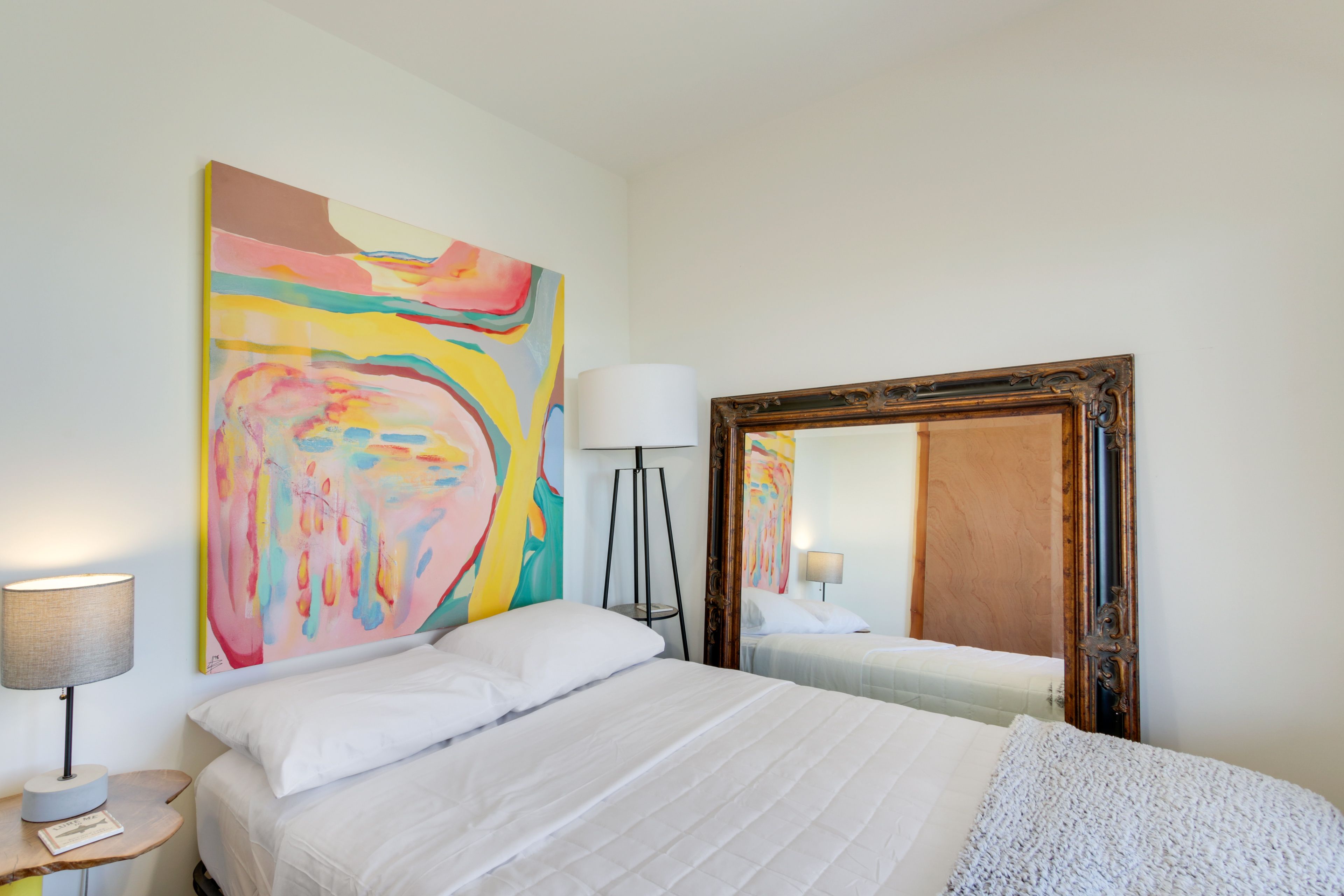 Studio | Full Bed | Linens Provided