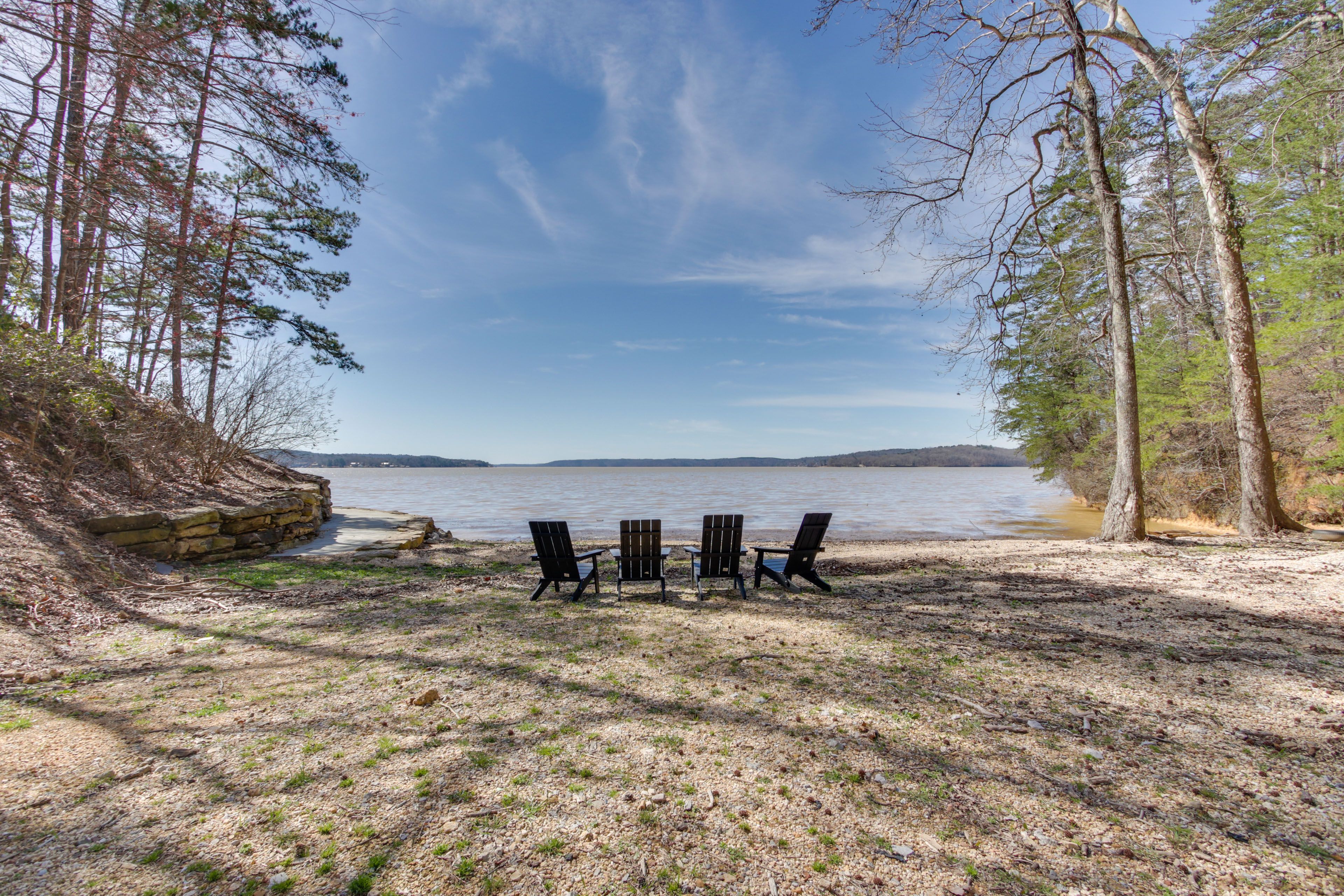 Waterloo Vacation Rental | Studio | 1BA | 400 Sq Ft | Step-Free Access