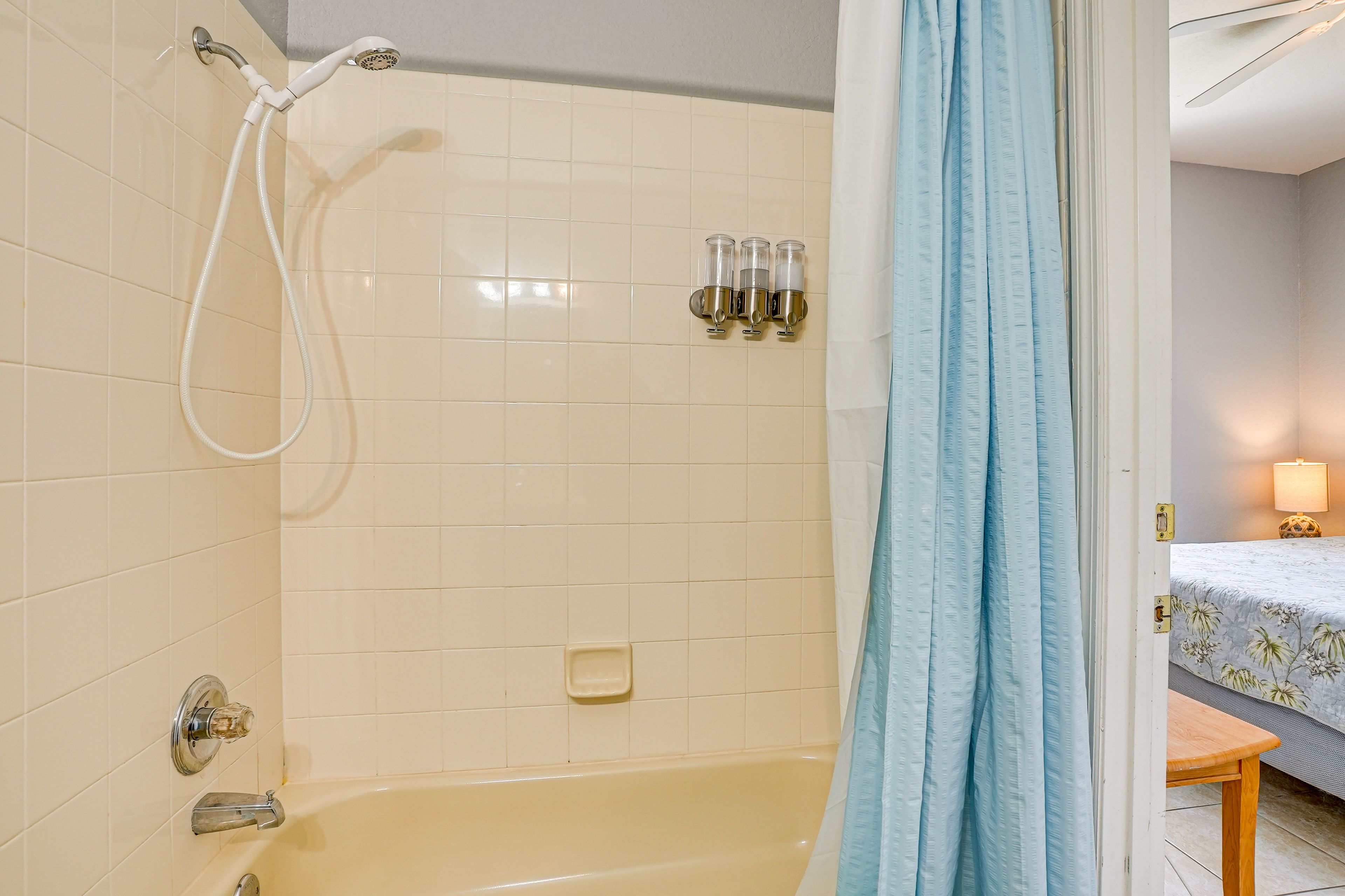 Full Bathroom | 1st Floor