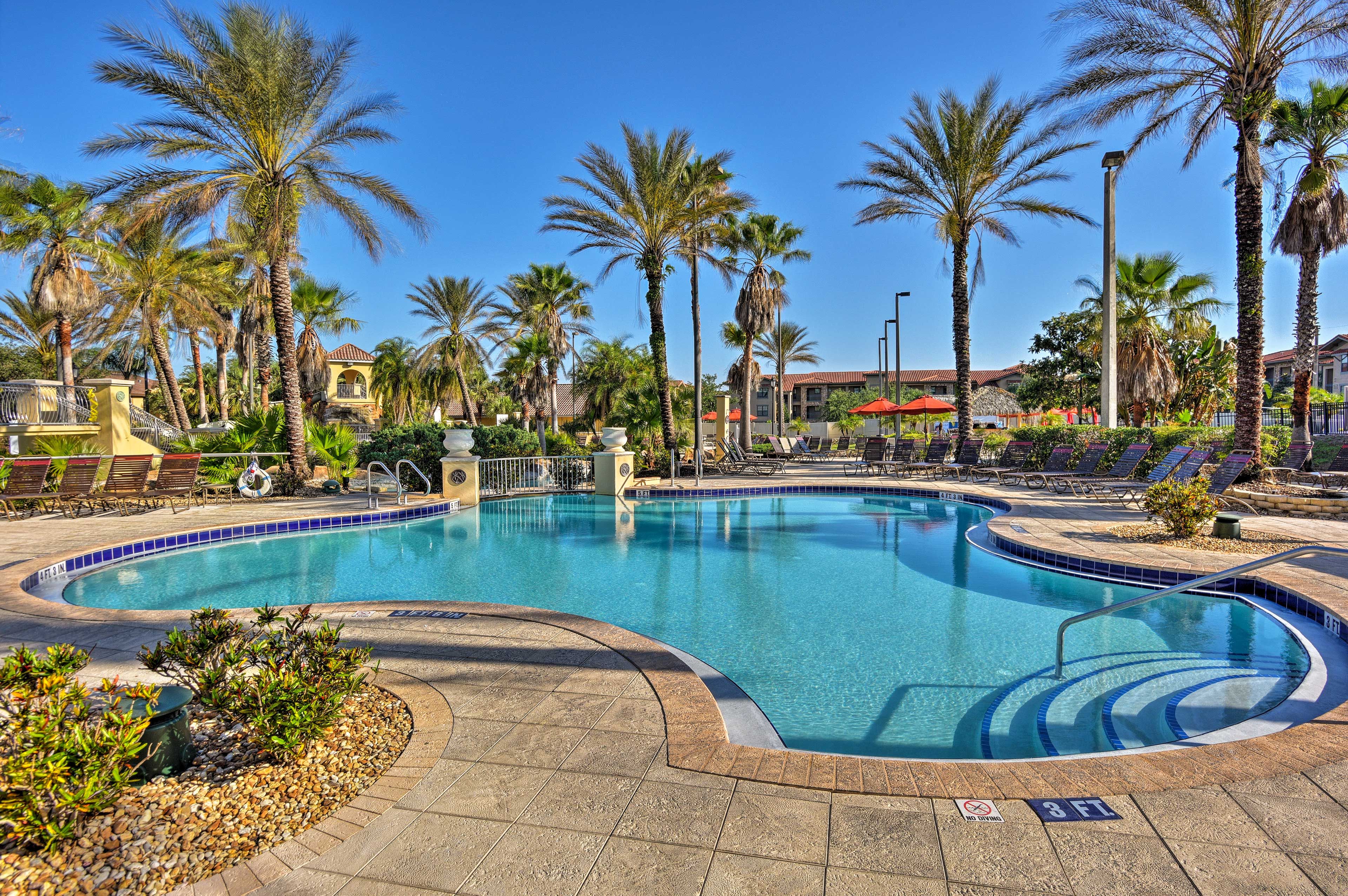 Regal Palms Resort | Community Pool Area