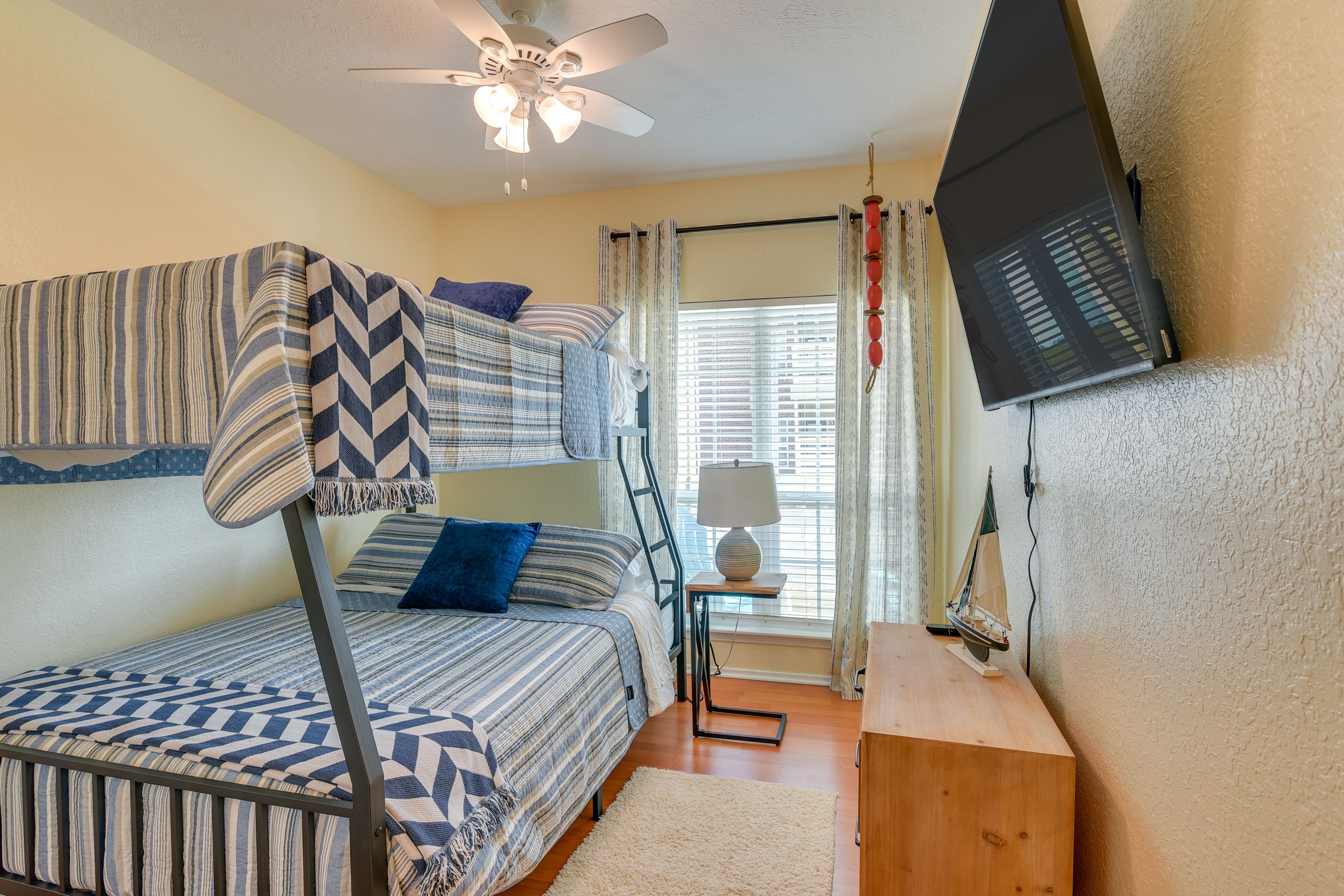 Bedroom 2 | Full/Queen Bunk Bed
