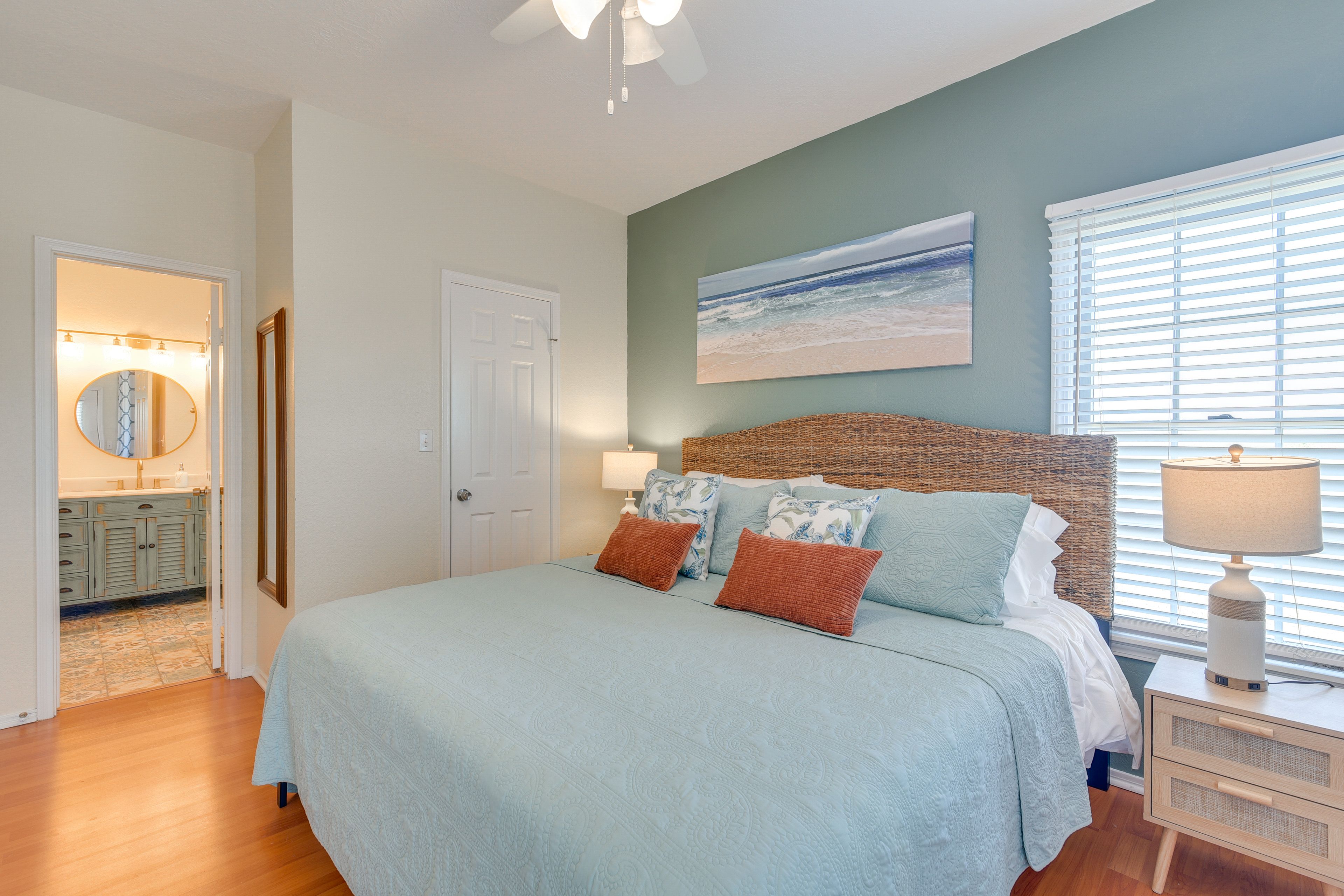 Bedroom 1 | King Bed | Smart TV