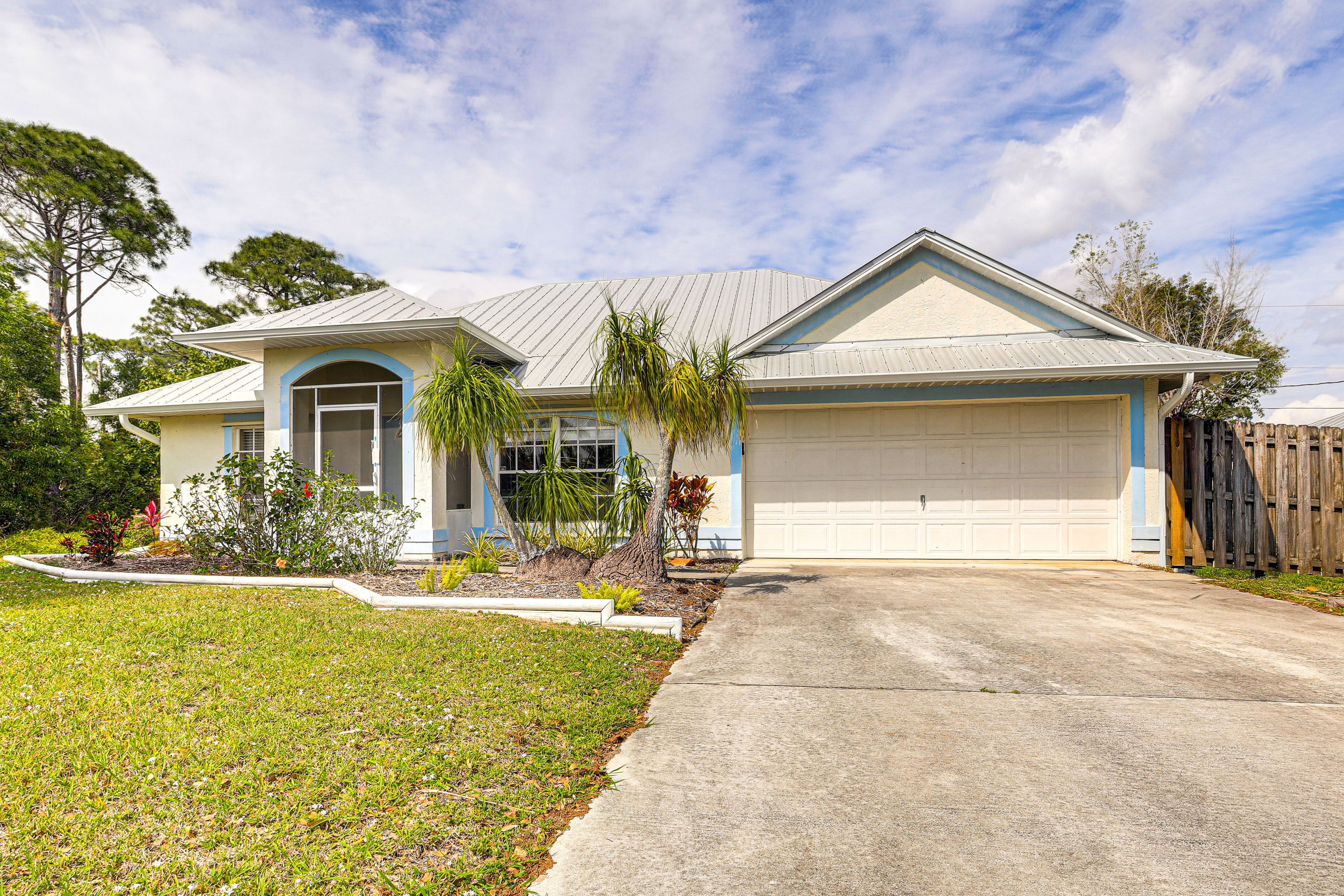 Parking | Driveway (4 Vehicles) | RV/Trailer Parking Allowed | Free Street