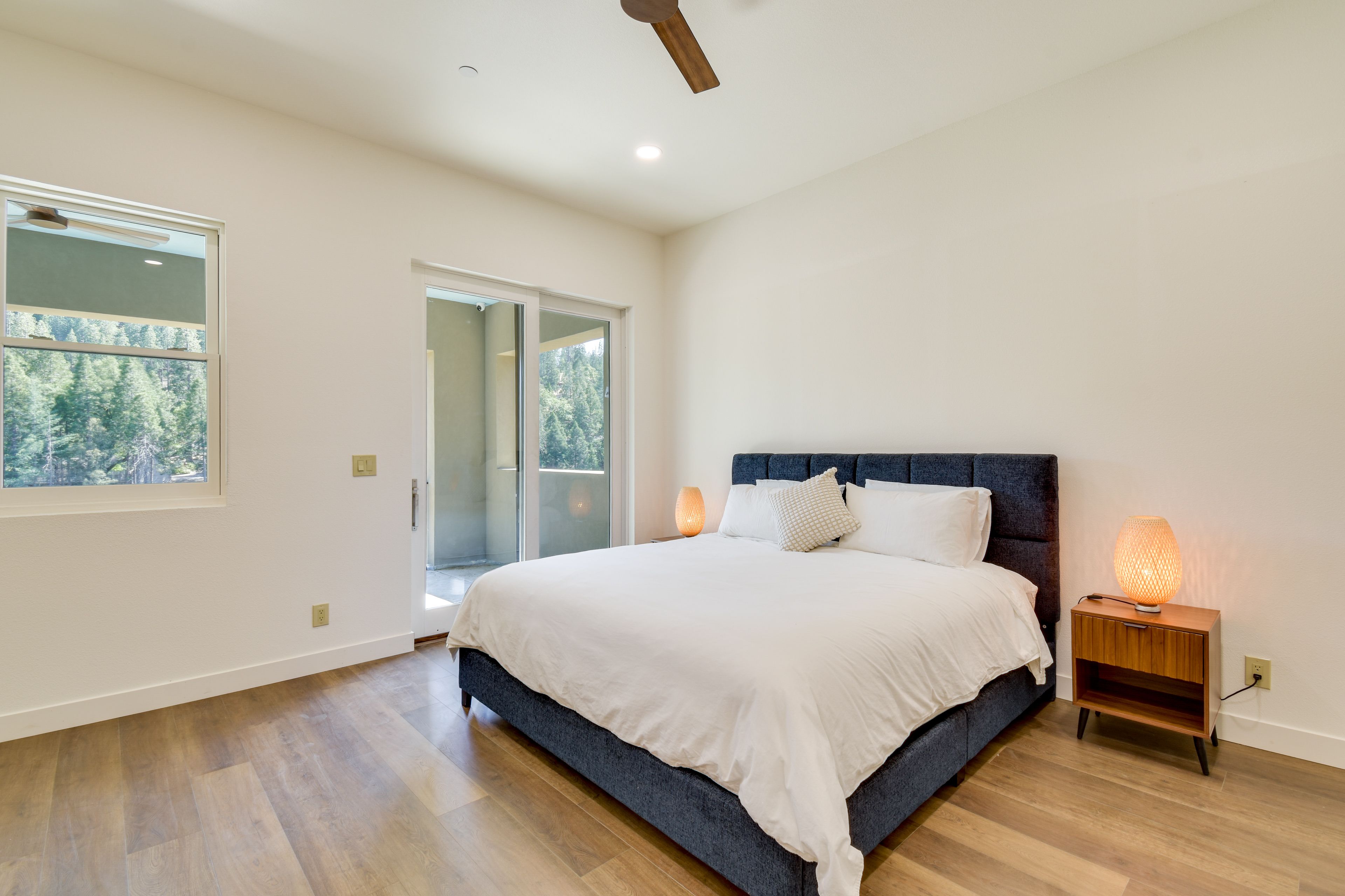 Bedroom 1 | King Bed | Smart TV | Lower Floor