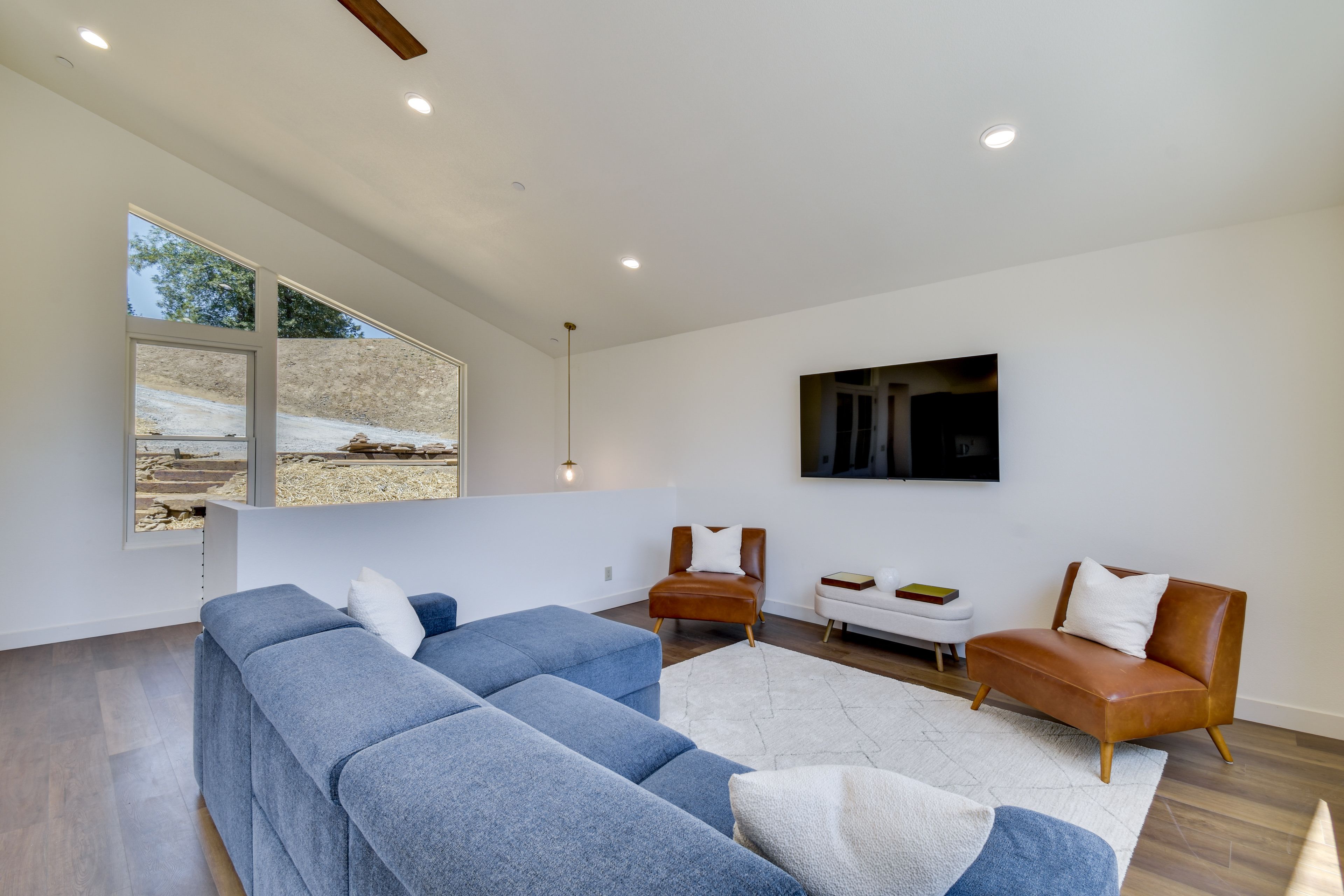 Living Room | Free WiFi | Central A/C & Heat | Smart TV | Main Floor