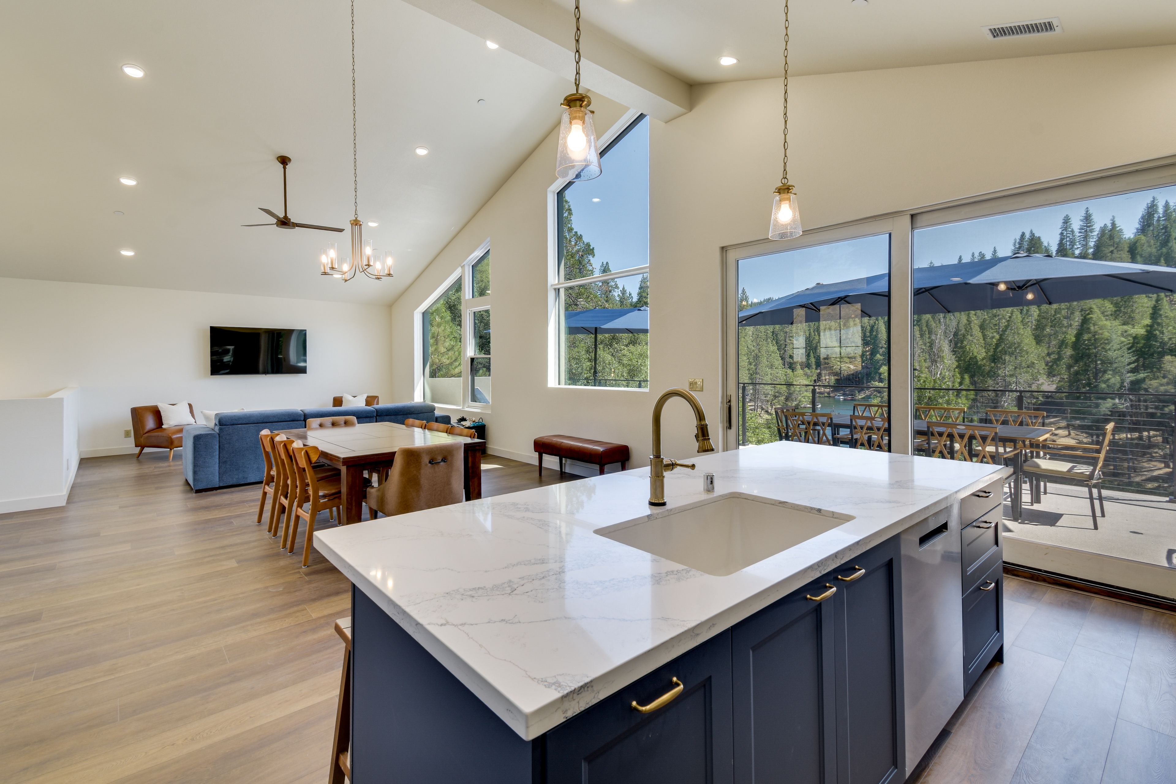 Kitchen | Drip/Keurig Coffee Maker | Air Fryer | Slow Cooker | Main Floor
