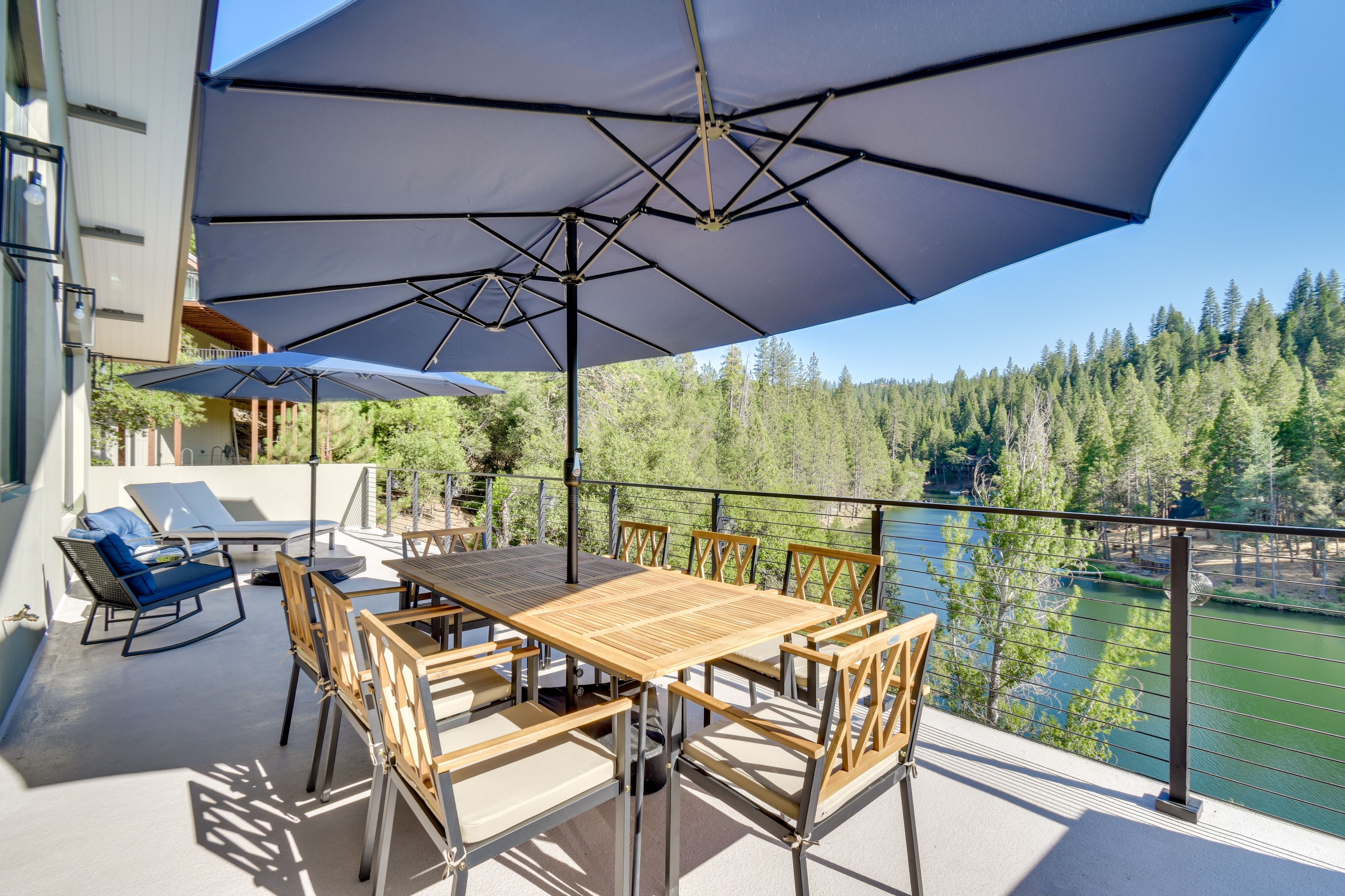 Groveland Vacation Rental | 3BR | 3BA | Steps Required | 2,519 Sq Ft