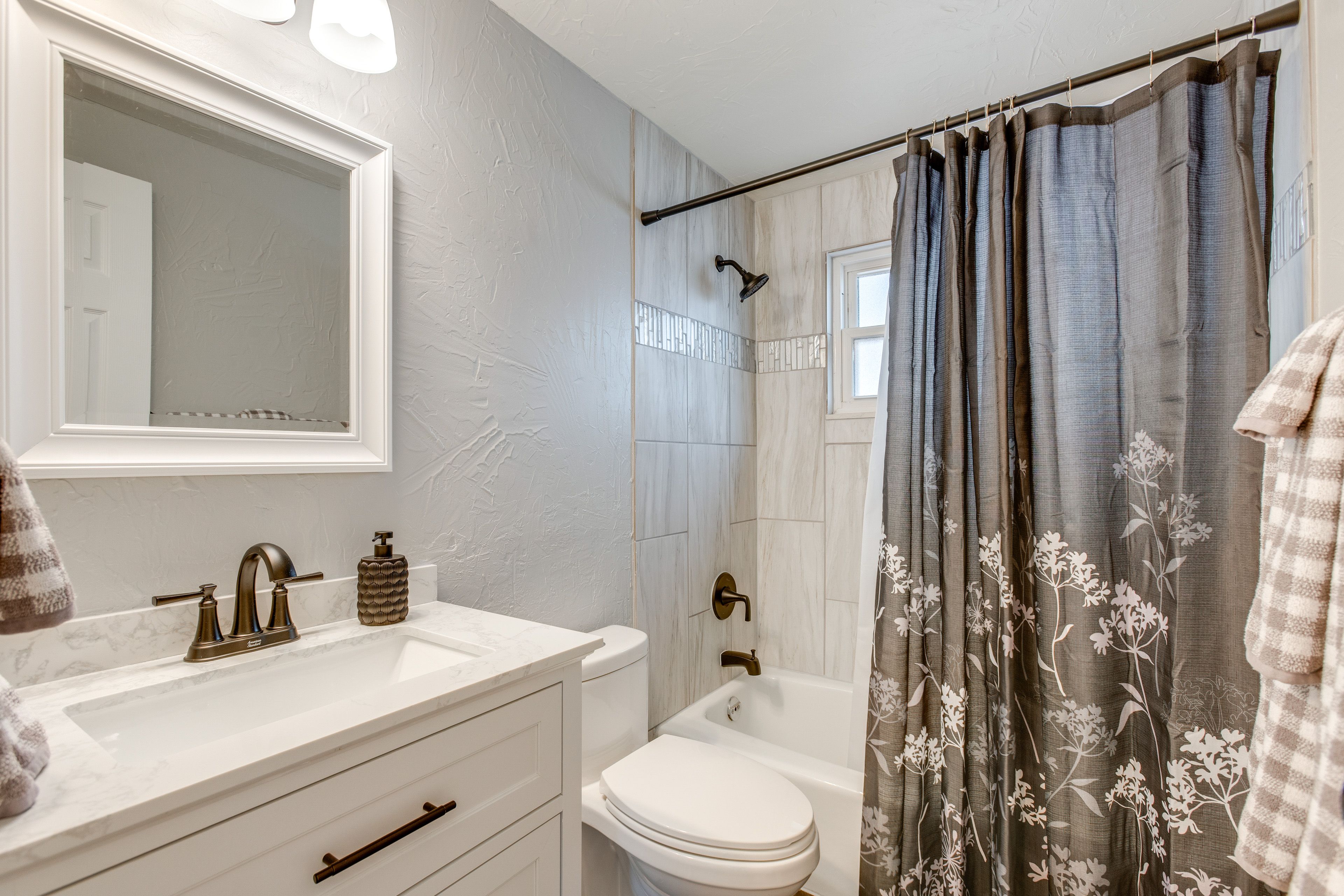 Full Bathroom | Main Floor