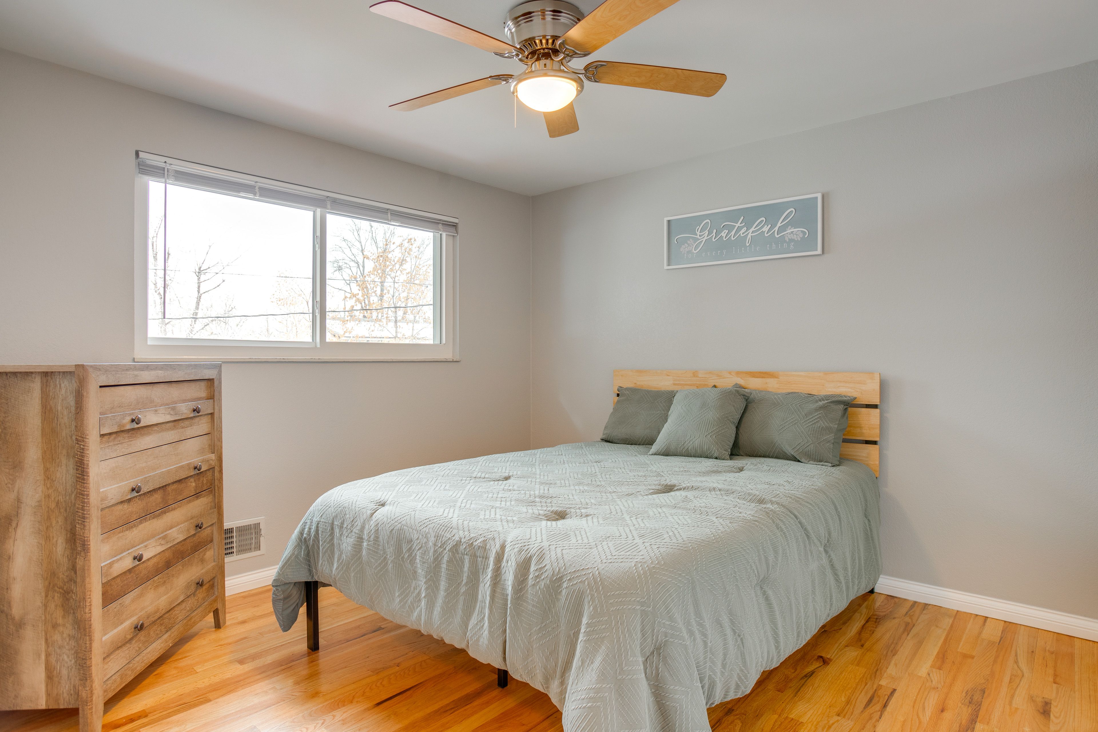Bedroom 2 | Queen Bed | Main Floor