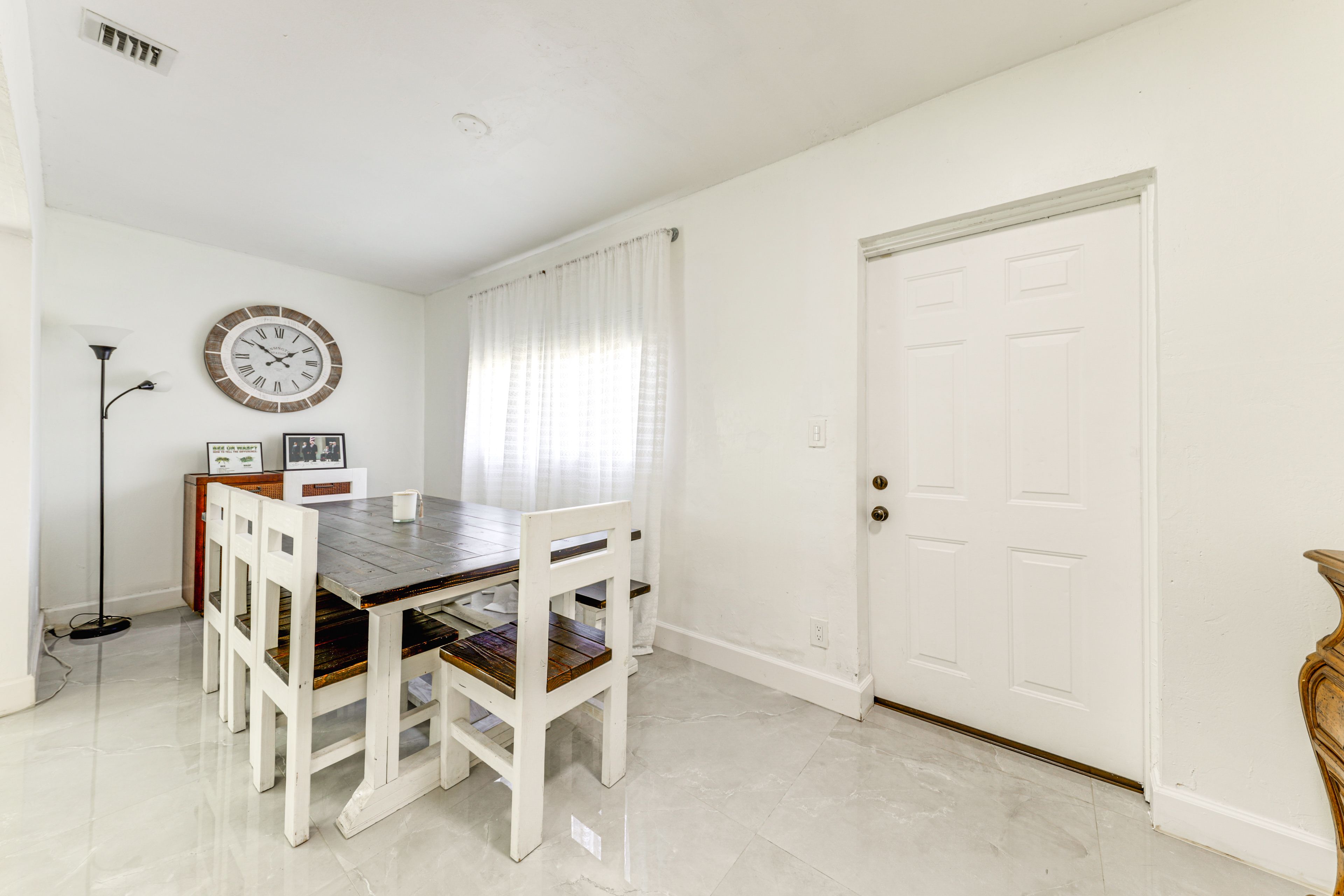 Dining Table | Dishware & Flatware