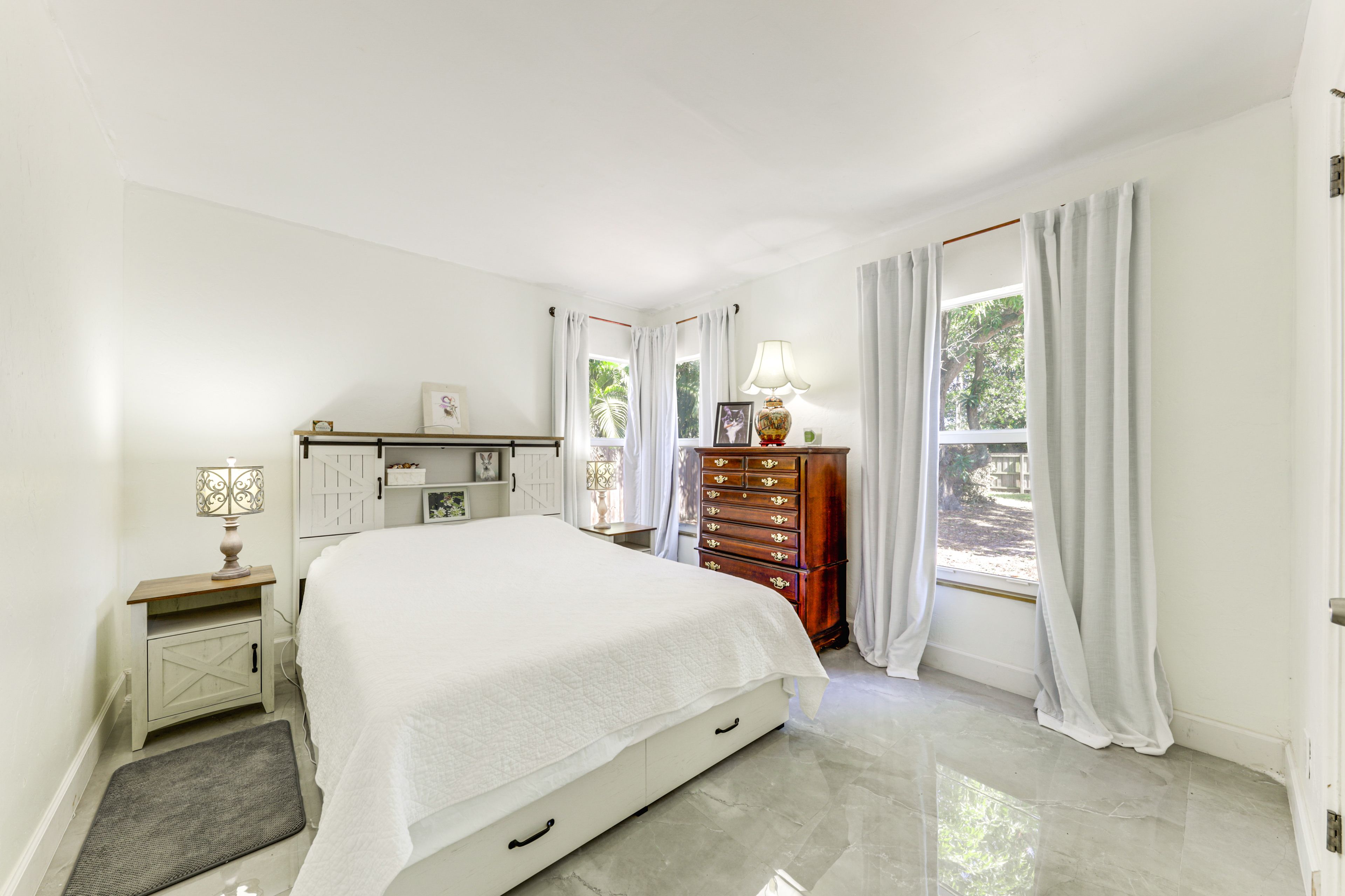 Bedroom 1 | Queen Bed