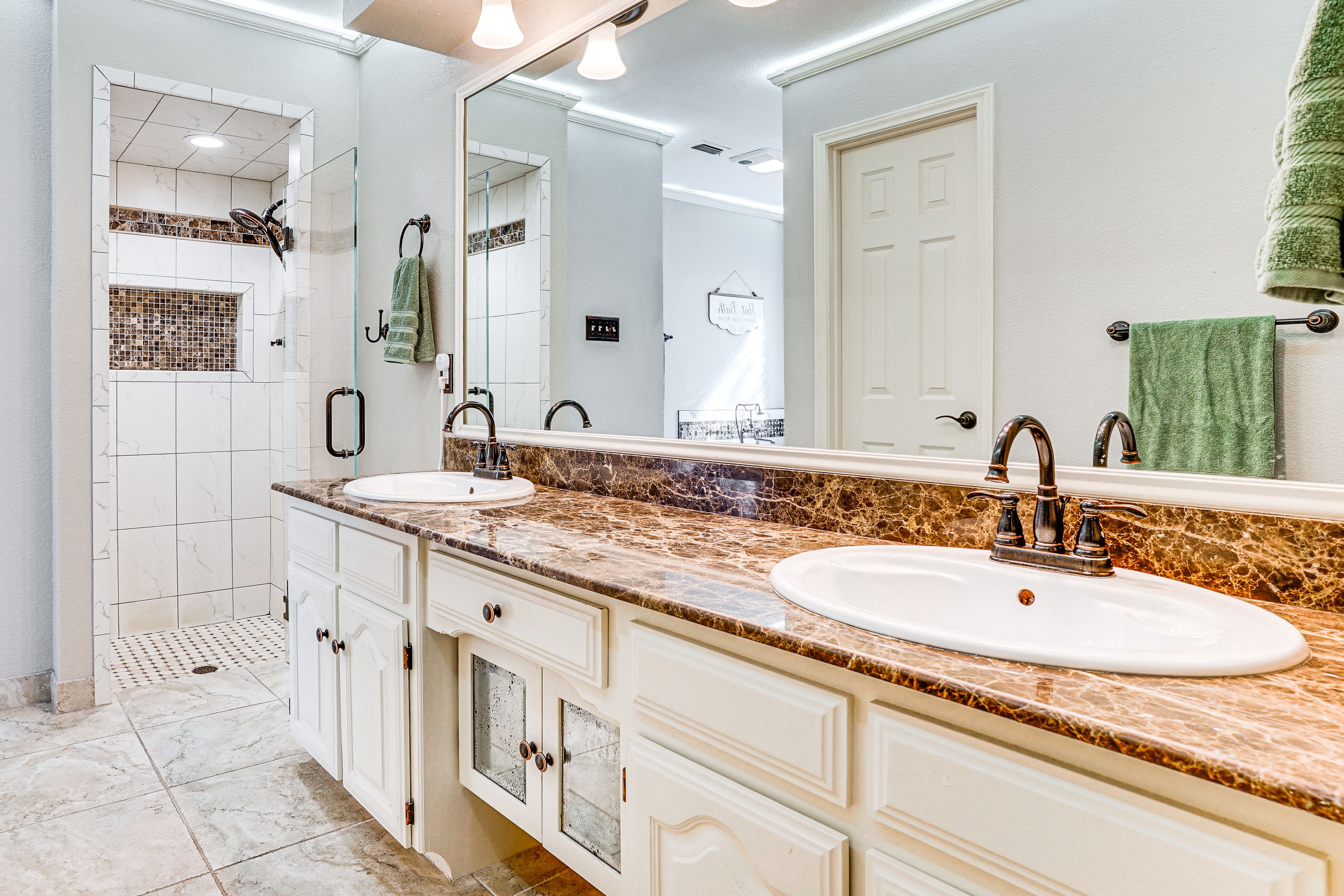 Full Bathroom | 1st Floor