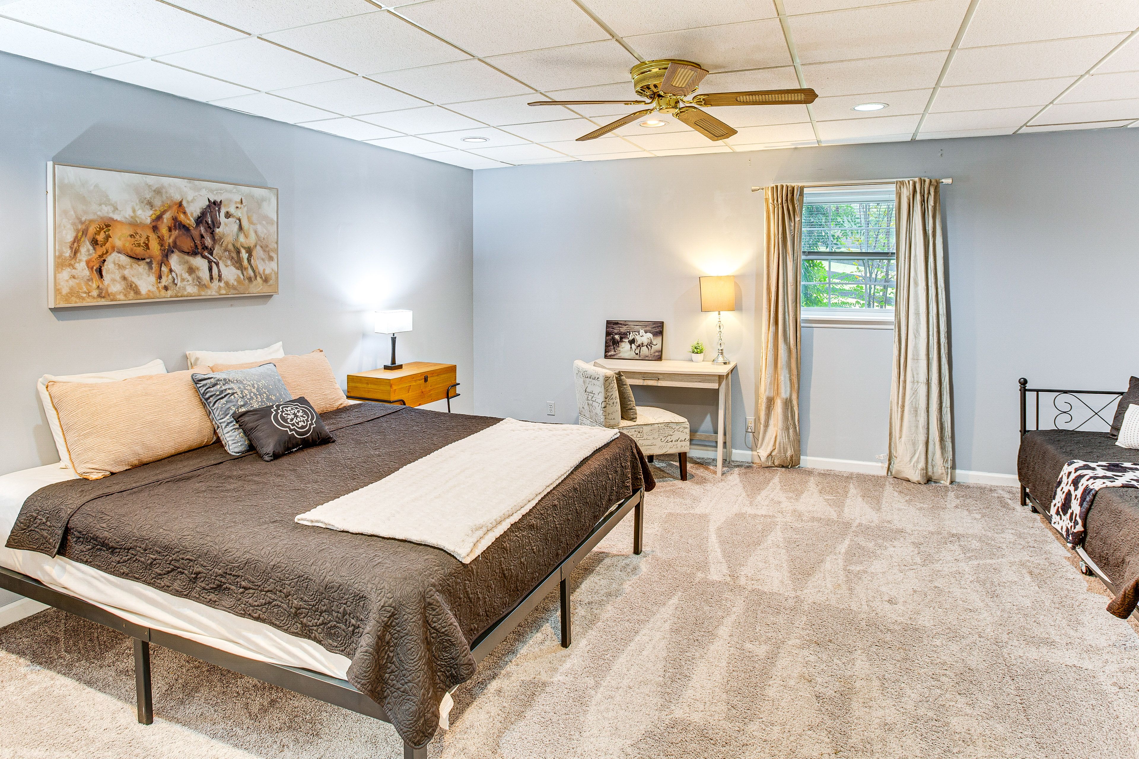 Bedroom | King Bed | Twin Daybed w/ Twin Trundle