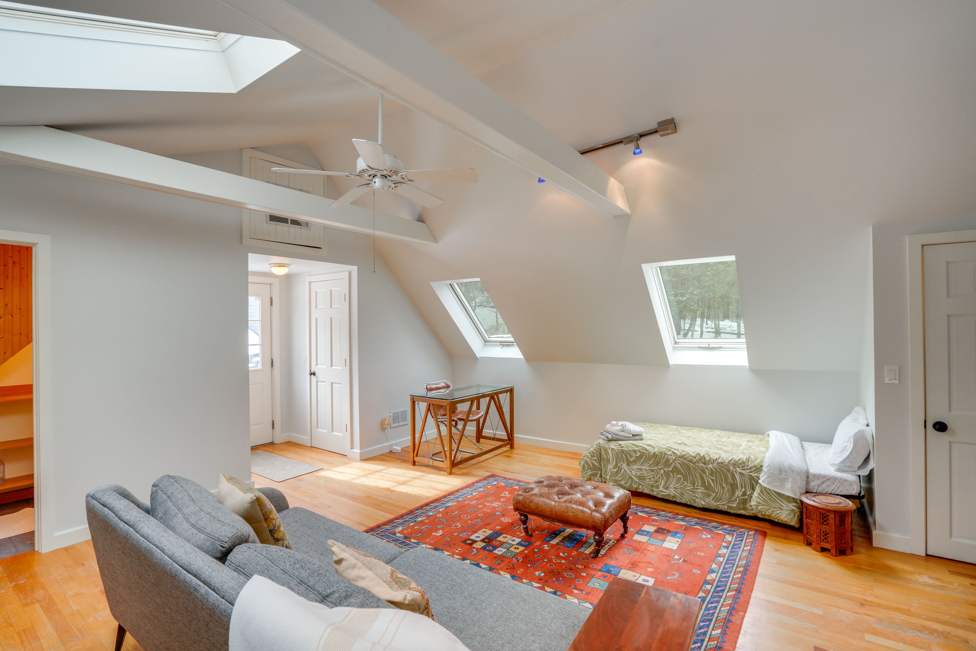 Living Area (Guest House) | Twin Bed | Workstation | 2nd Floor