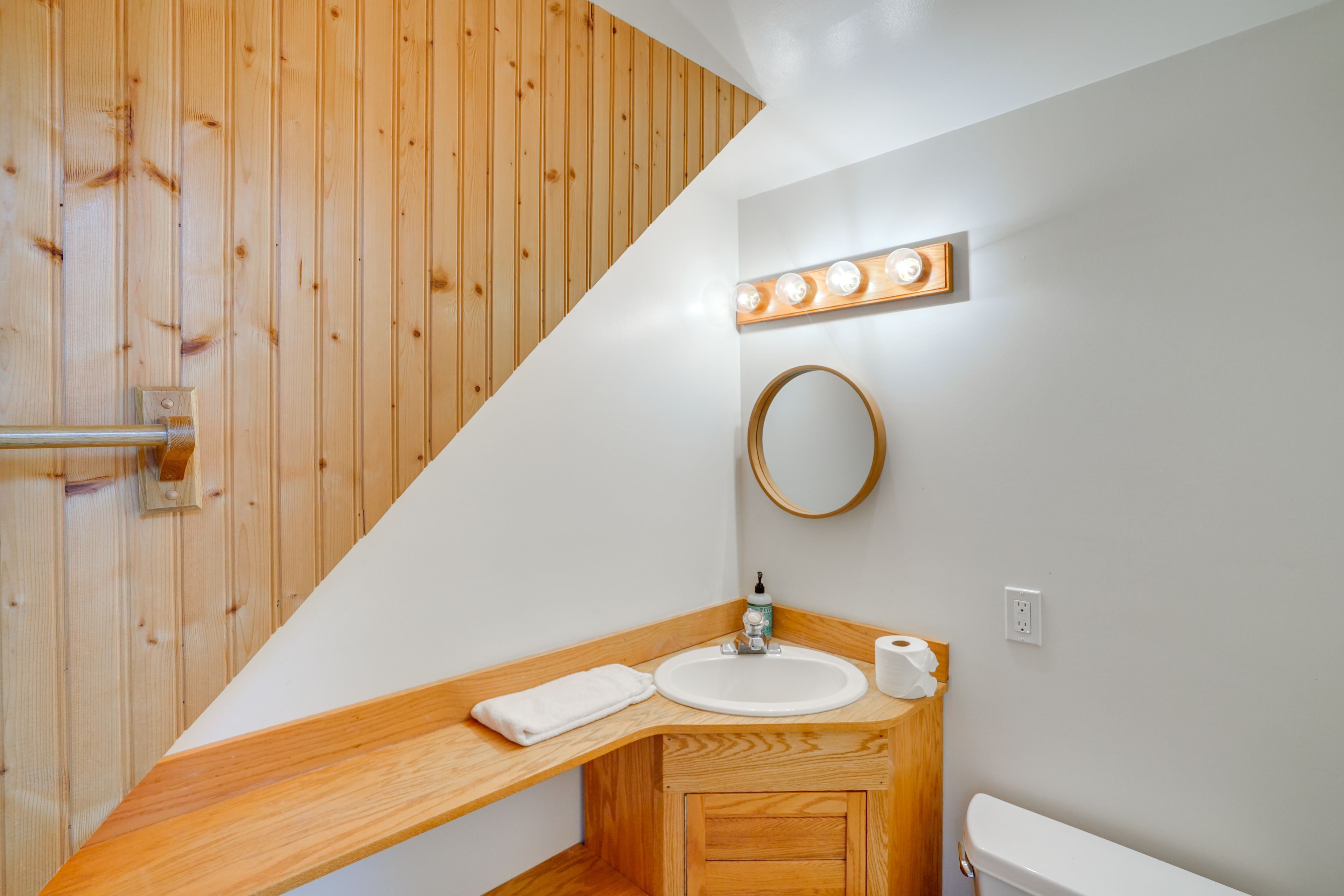 Full Bathroom (Guest House) | Shower | 2nd Floor