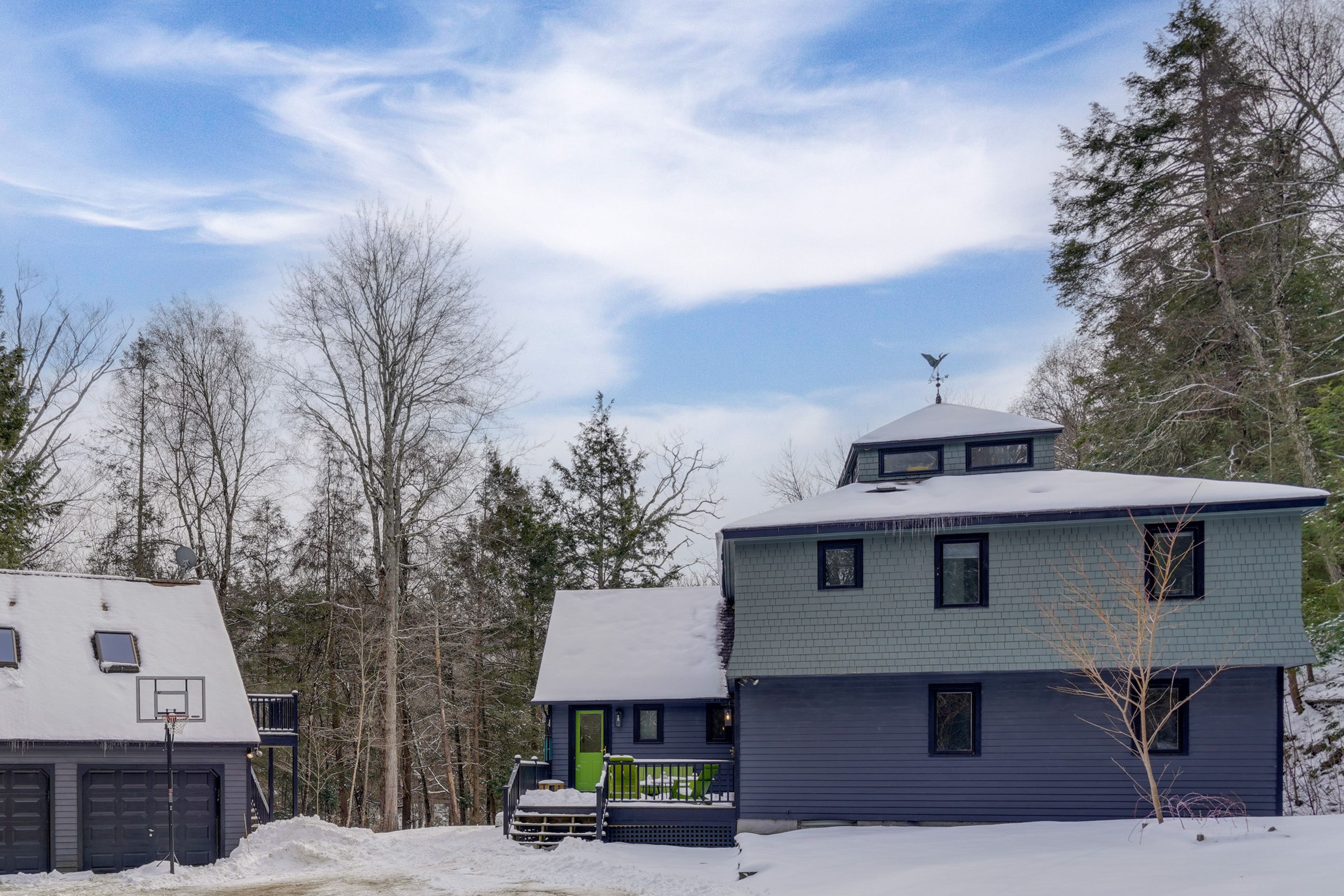 Property Exterior | Deck | Outdoor Dining Area | Grill | Fire Pit