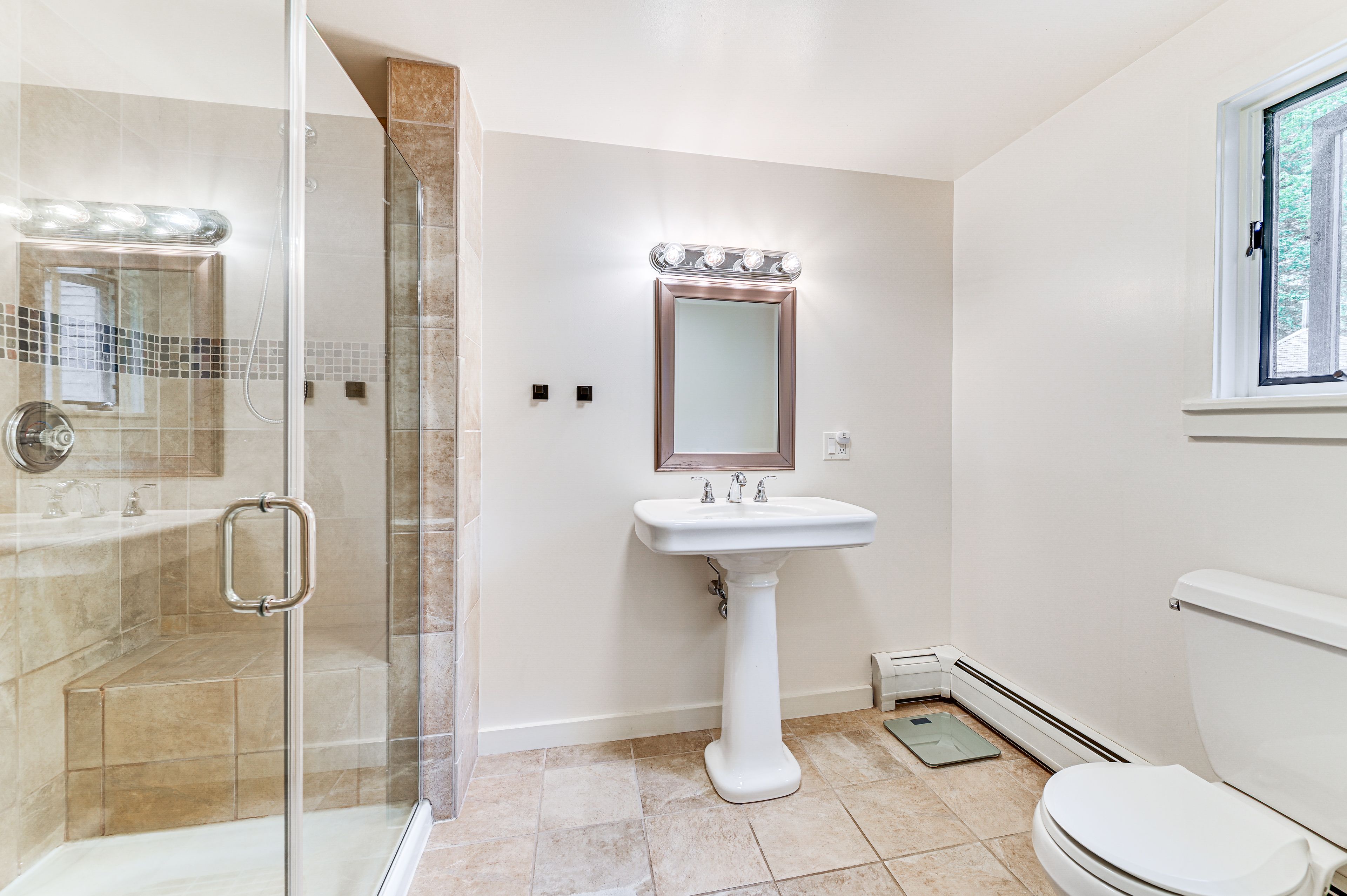 Full Bathroom | 3rd Floor