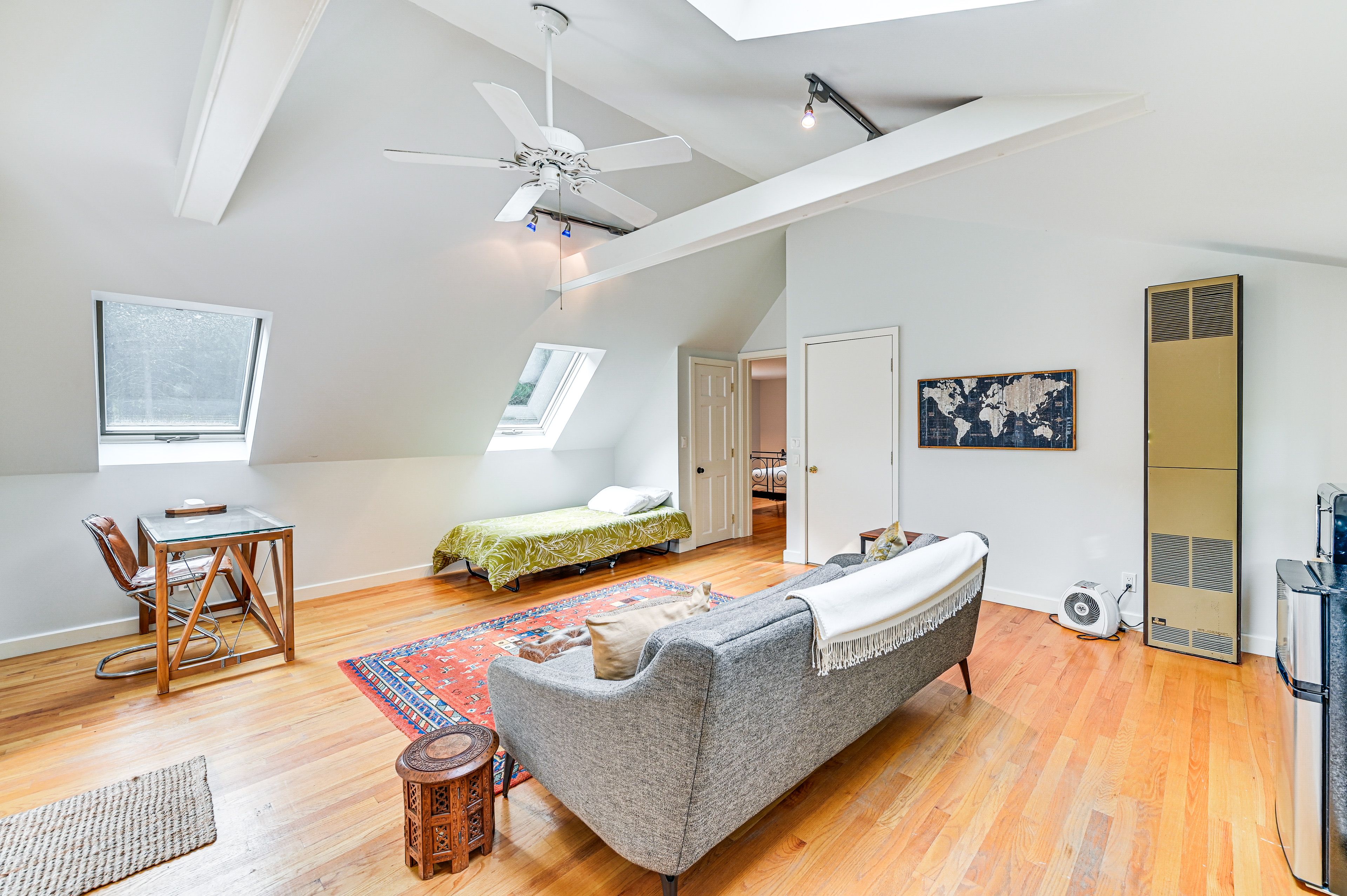 Living Area (Guest House) | Twin Bed | Workstation | 2nd Floor