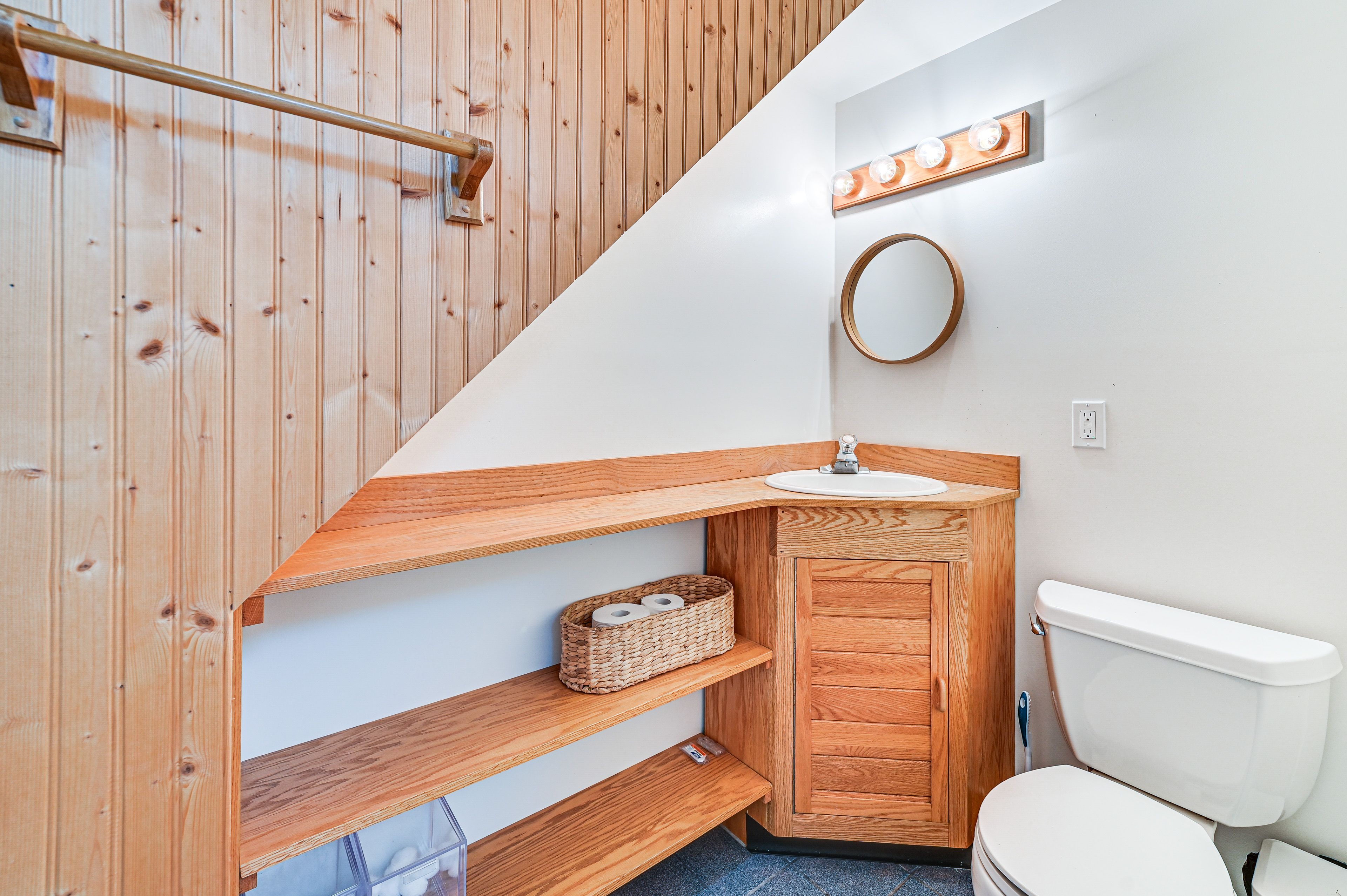 Full Bathroom (Guest House) | Shower | 2nd Floor