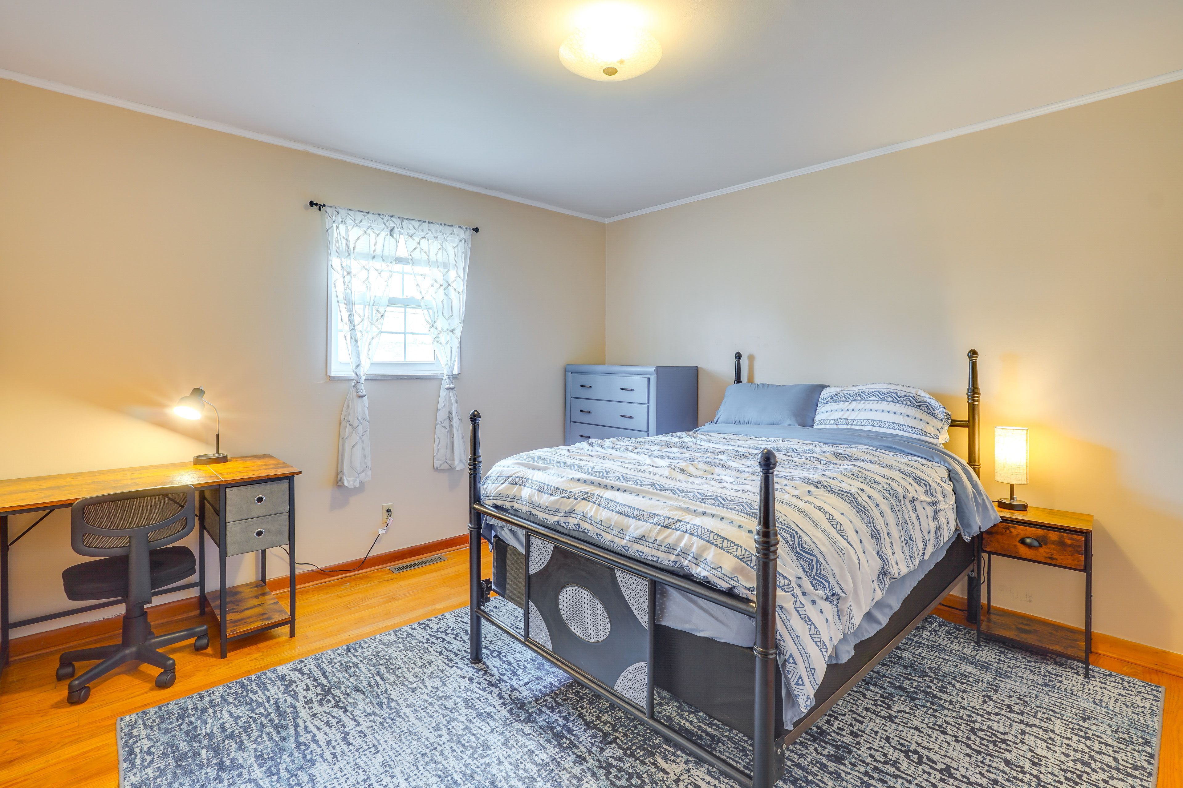 Bedroom 1 | Full Bed | Desk