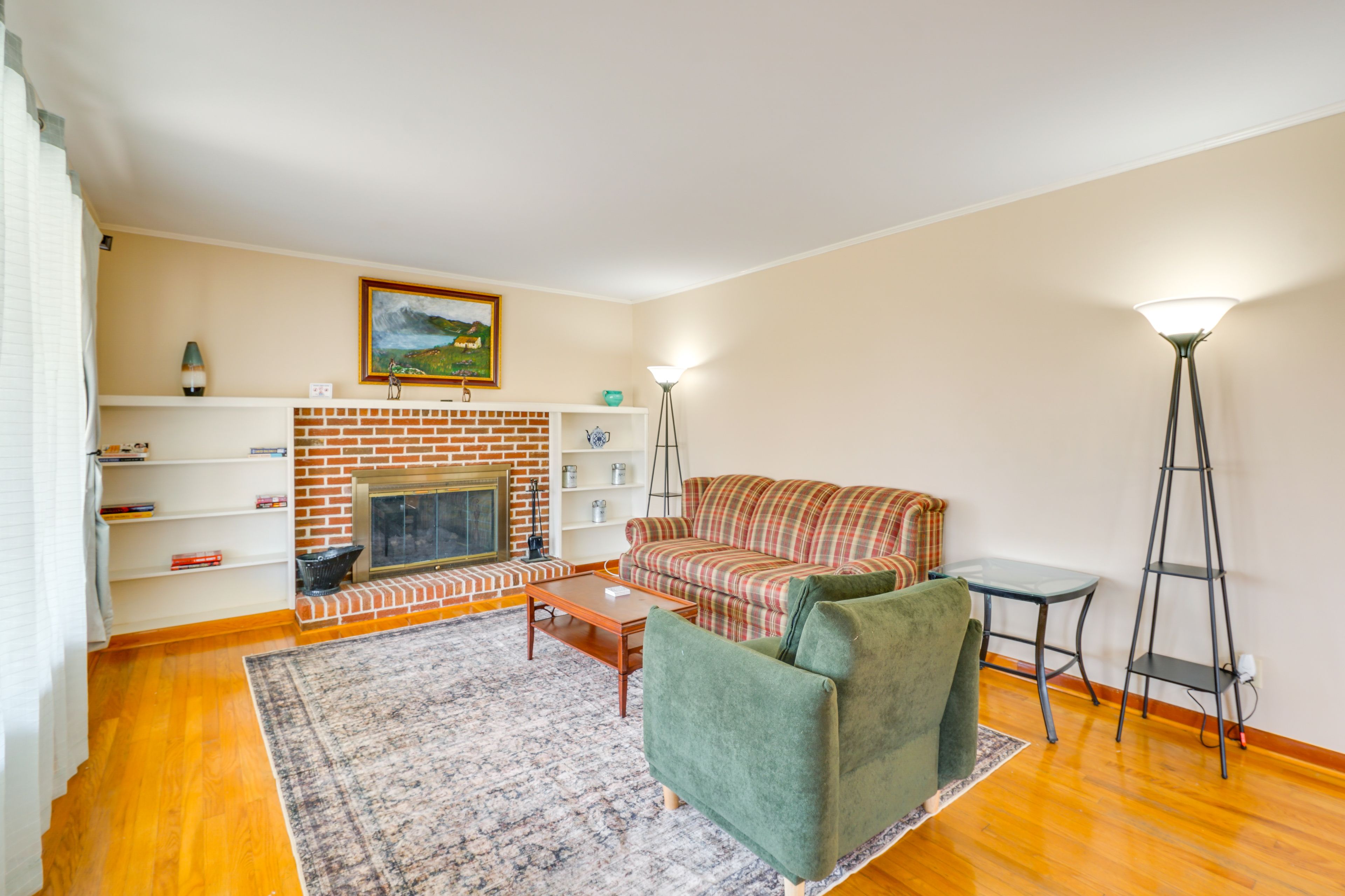 Living Room | Gas Fireplace