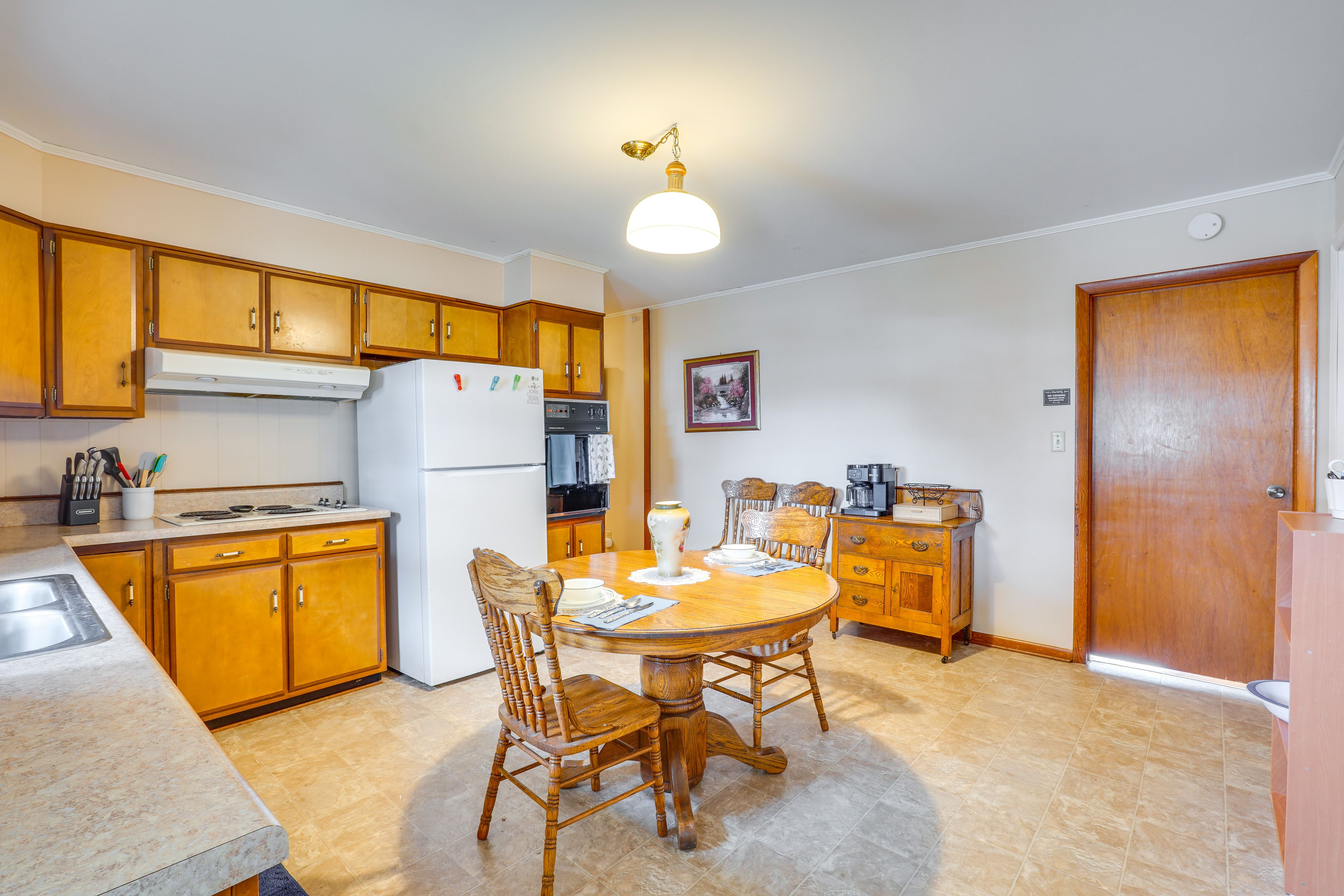 Kitchen | Dining Area | Coffee Maker