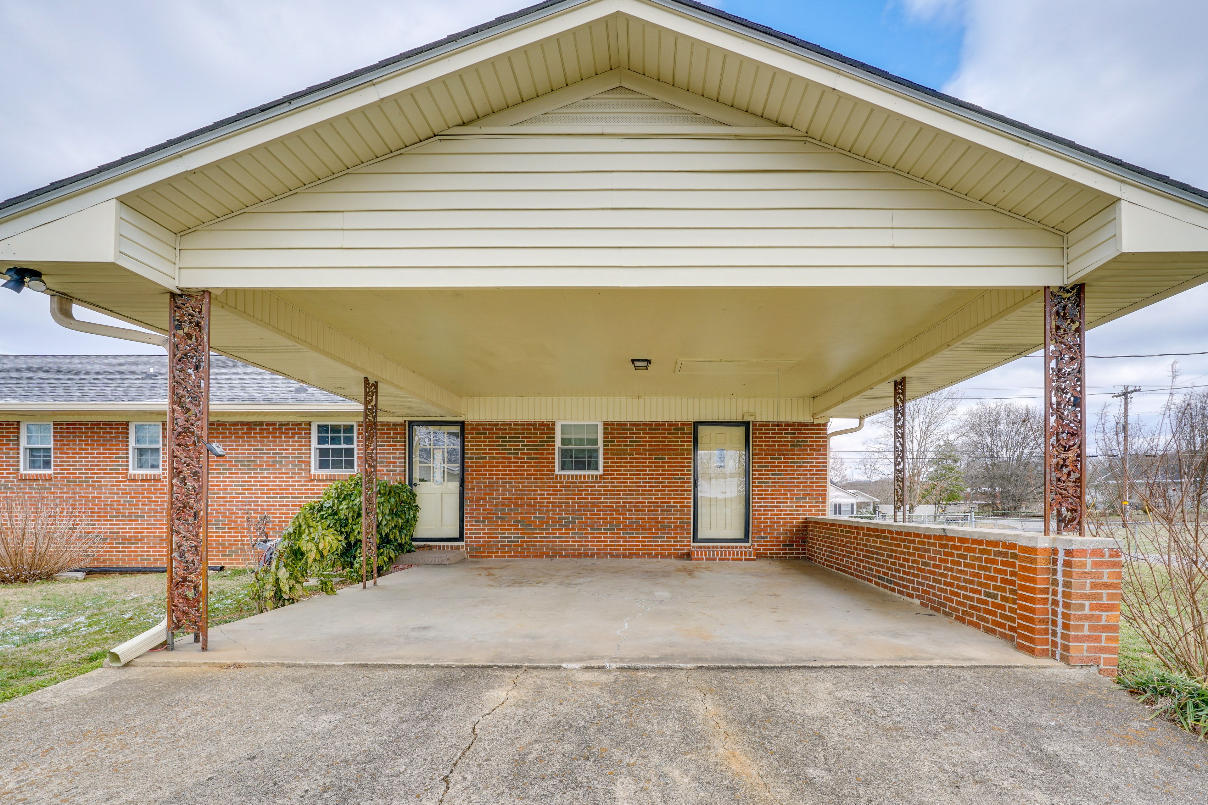 Parking | Carport (2 Vehicles) | Driveway (2 Vehicles)