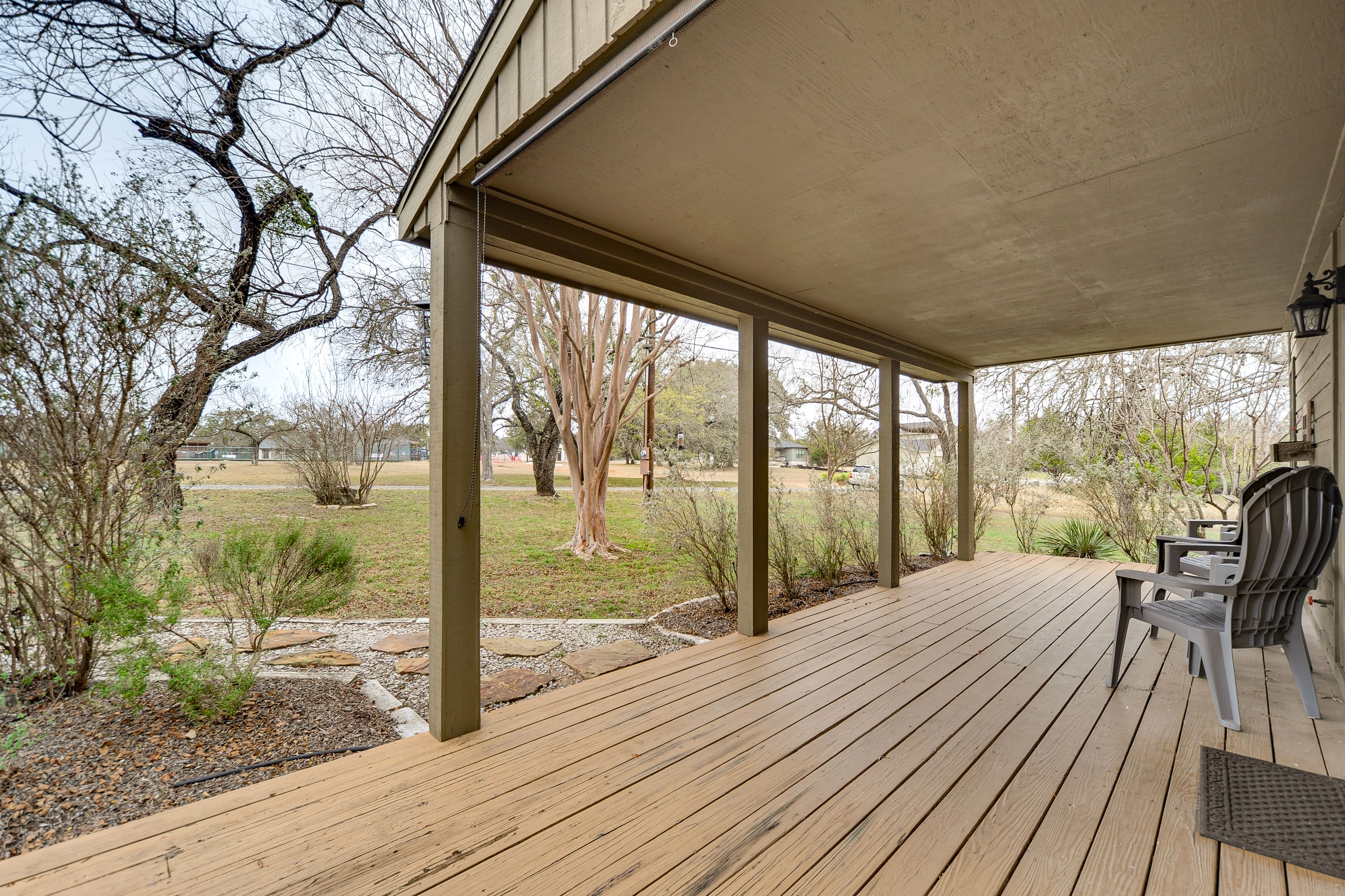 Covered Porch | Outdoor Seating