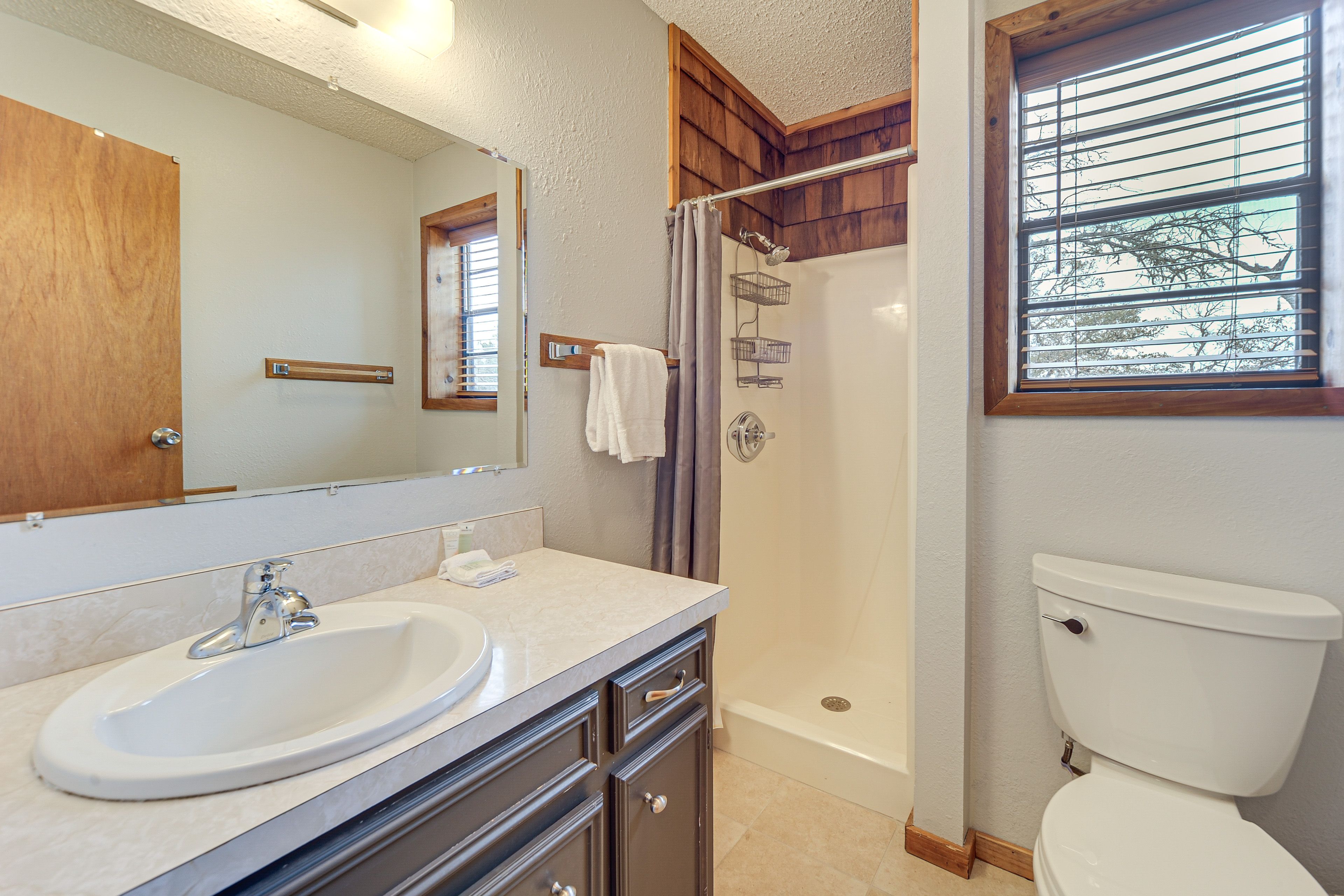 Full Bathroom | 2nd Floor