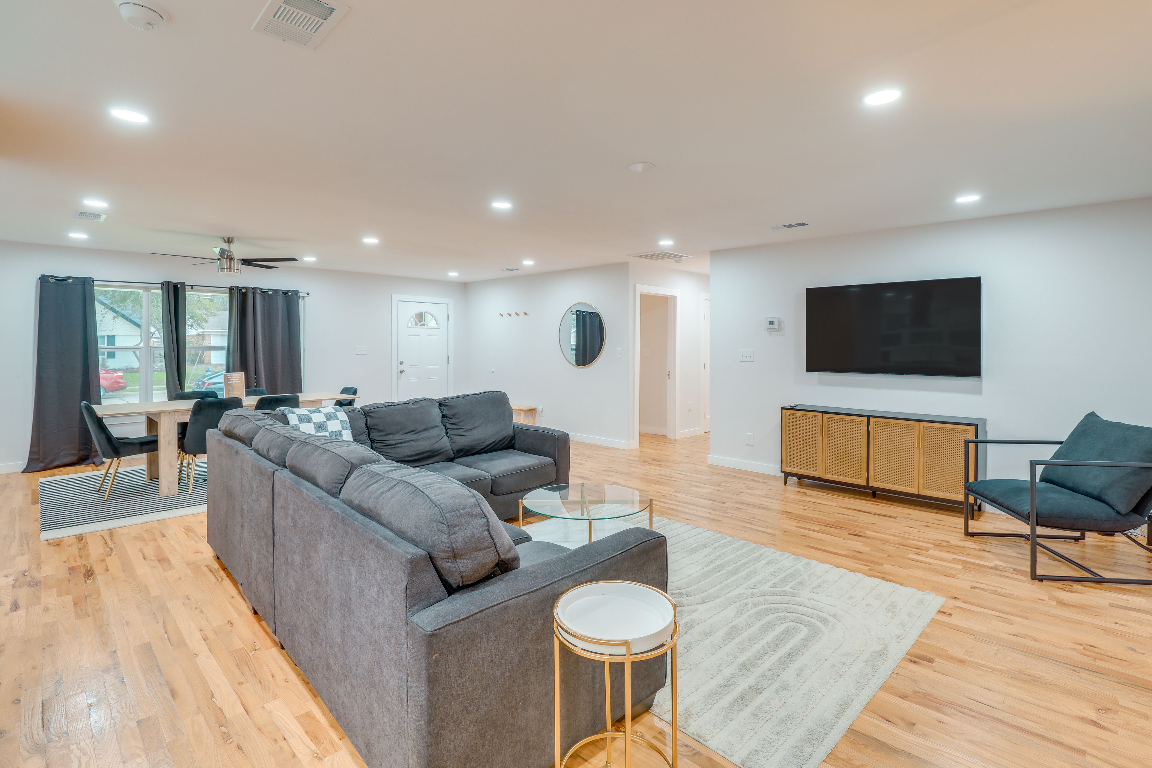 Living Room | Central A/C & Heating