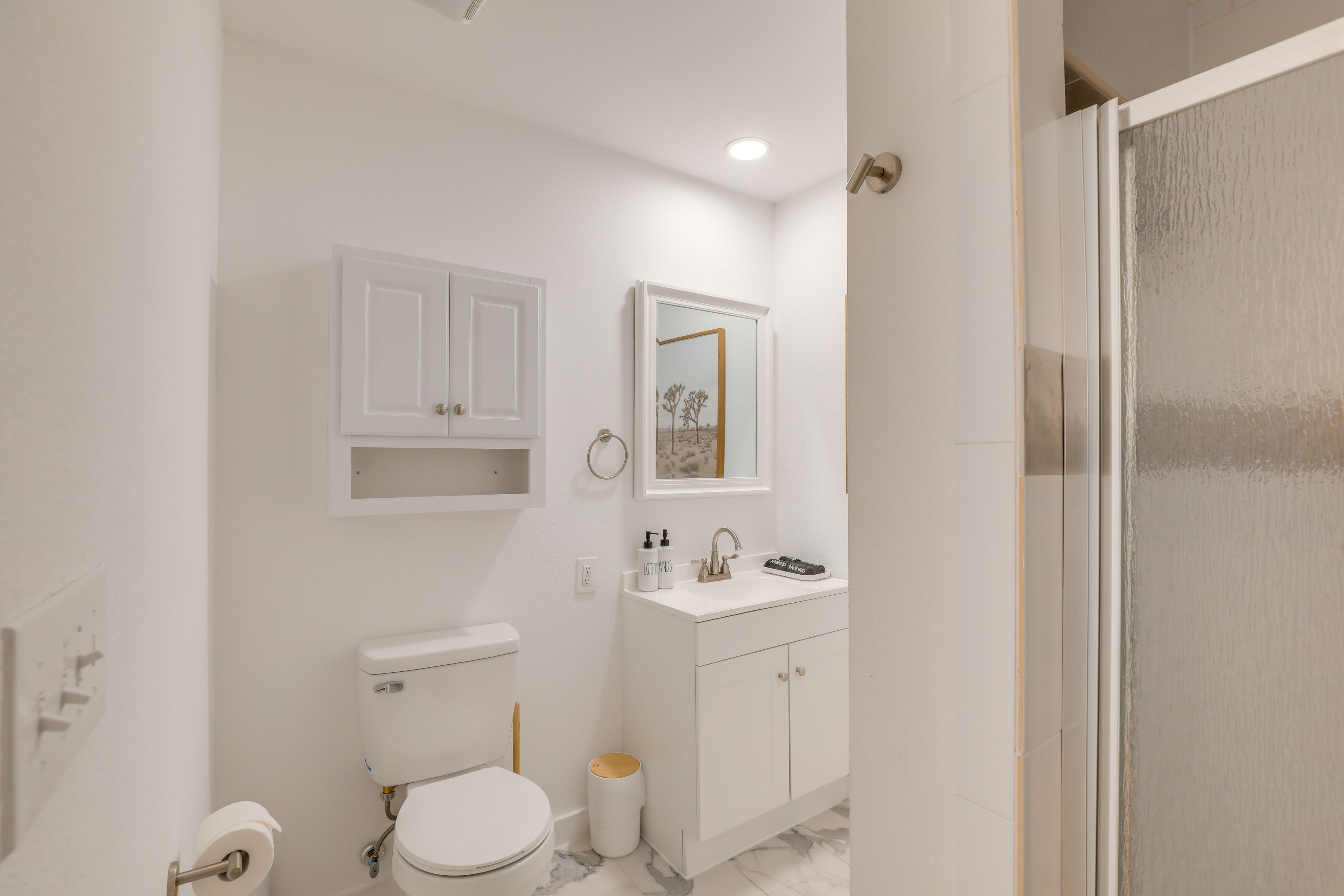 Full Bathroom | Towels Provided