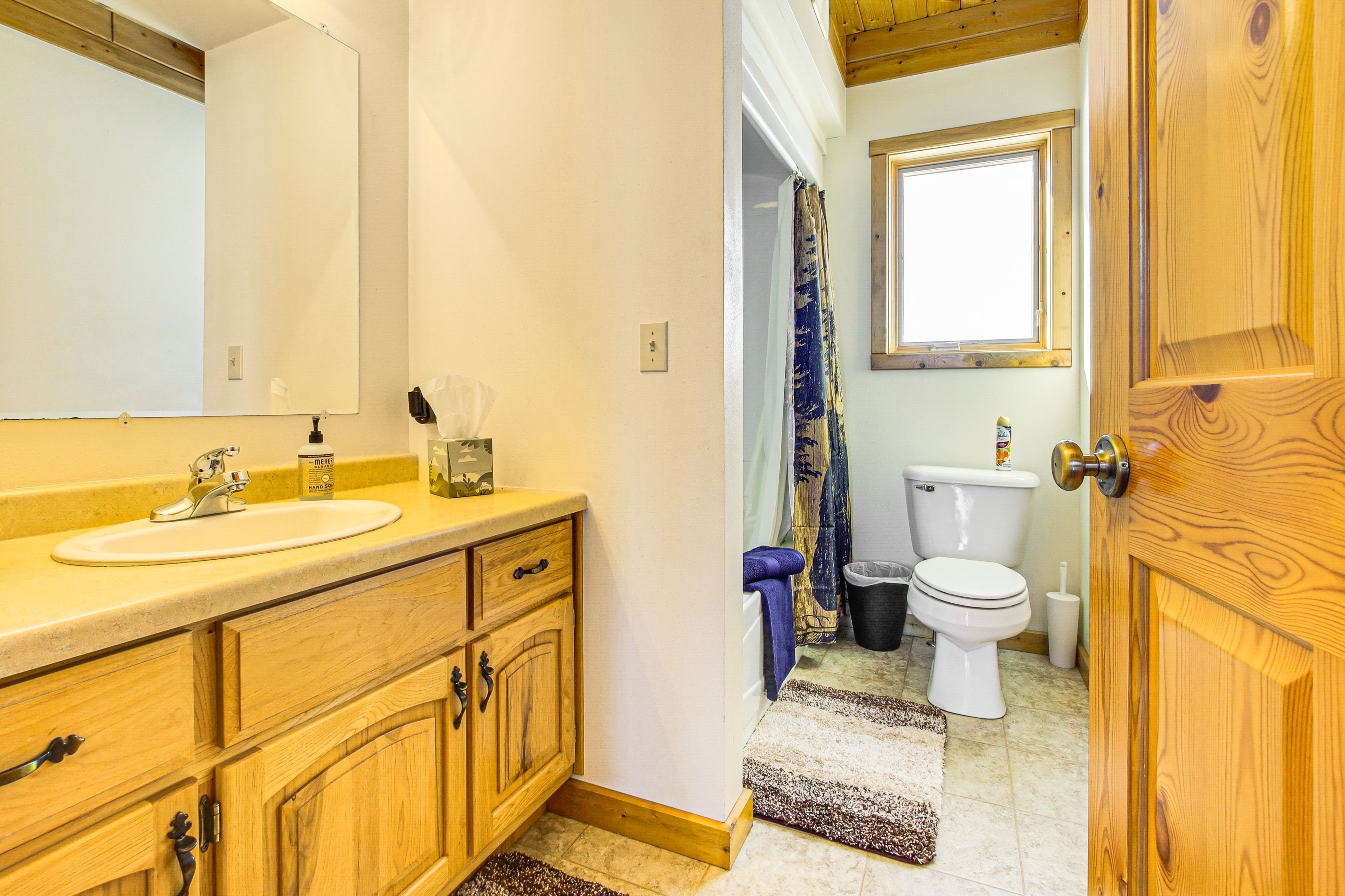 Full Bathroom | 1st Floor