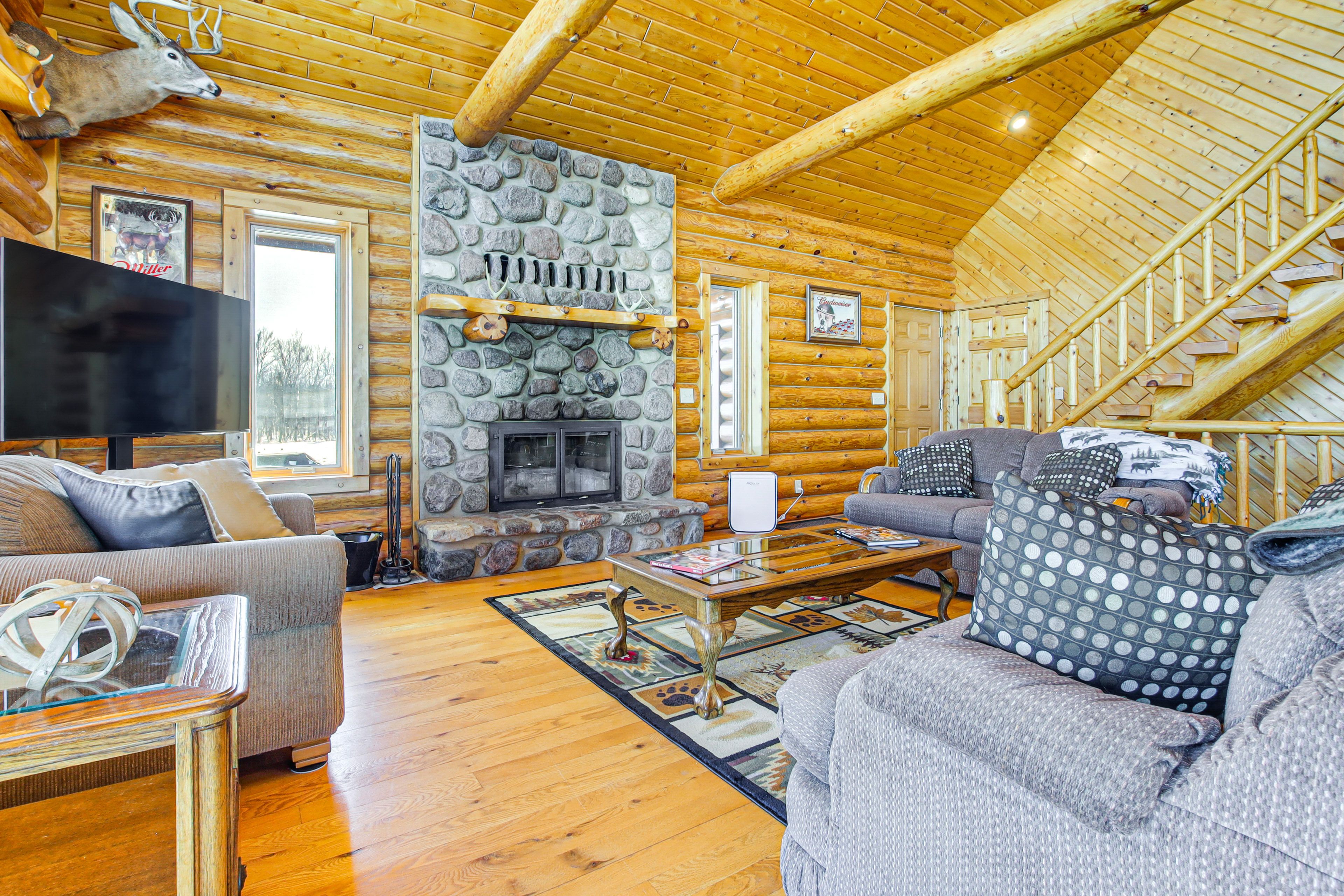 Living Area | Flat-Screen TV | 1st Floor