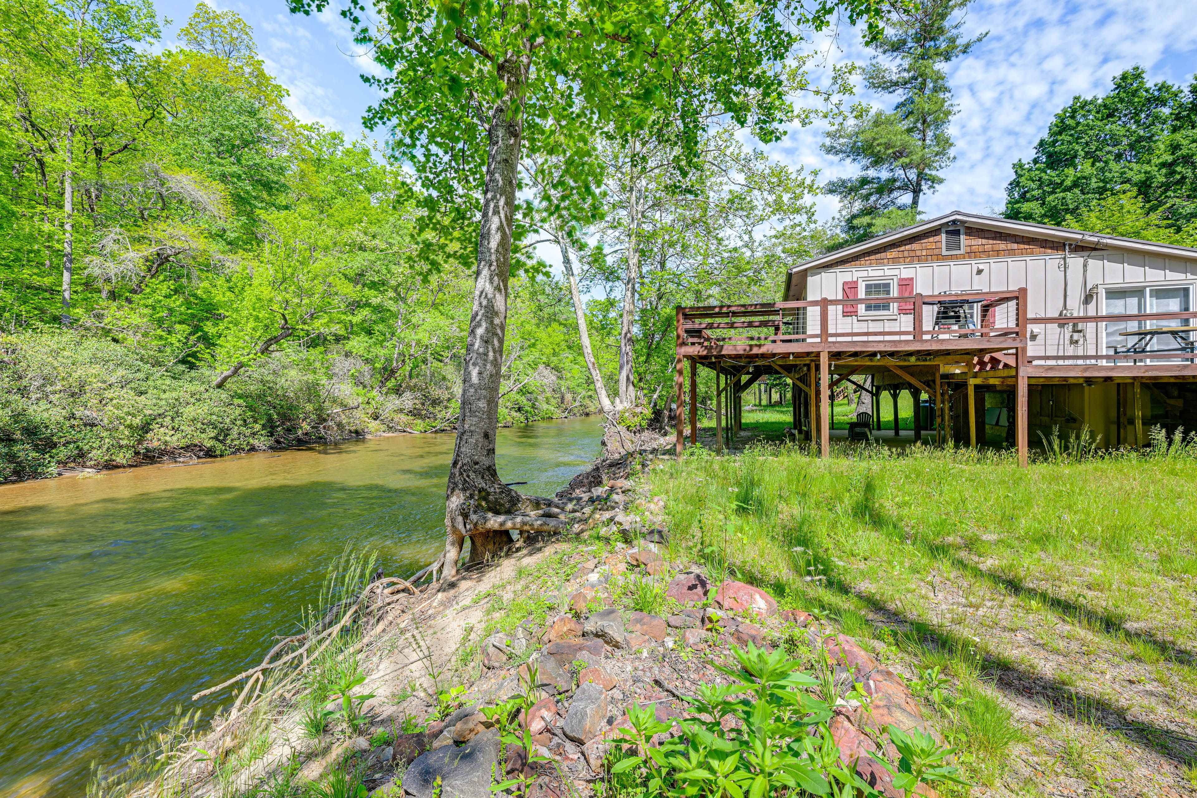 Franklin Vacation Rental | 2BR | 1BA | 1,000 Sq Ft | 1 Step to Enter