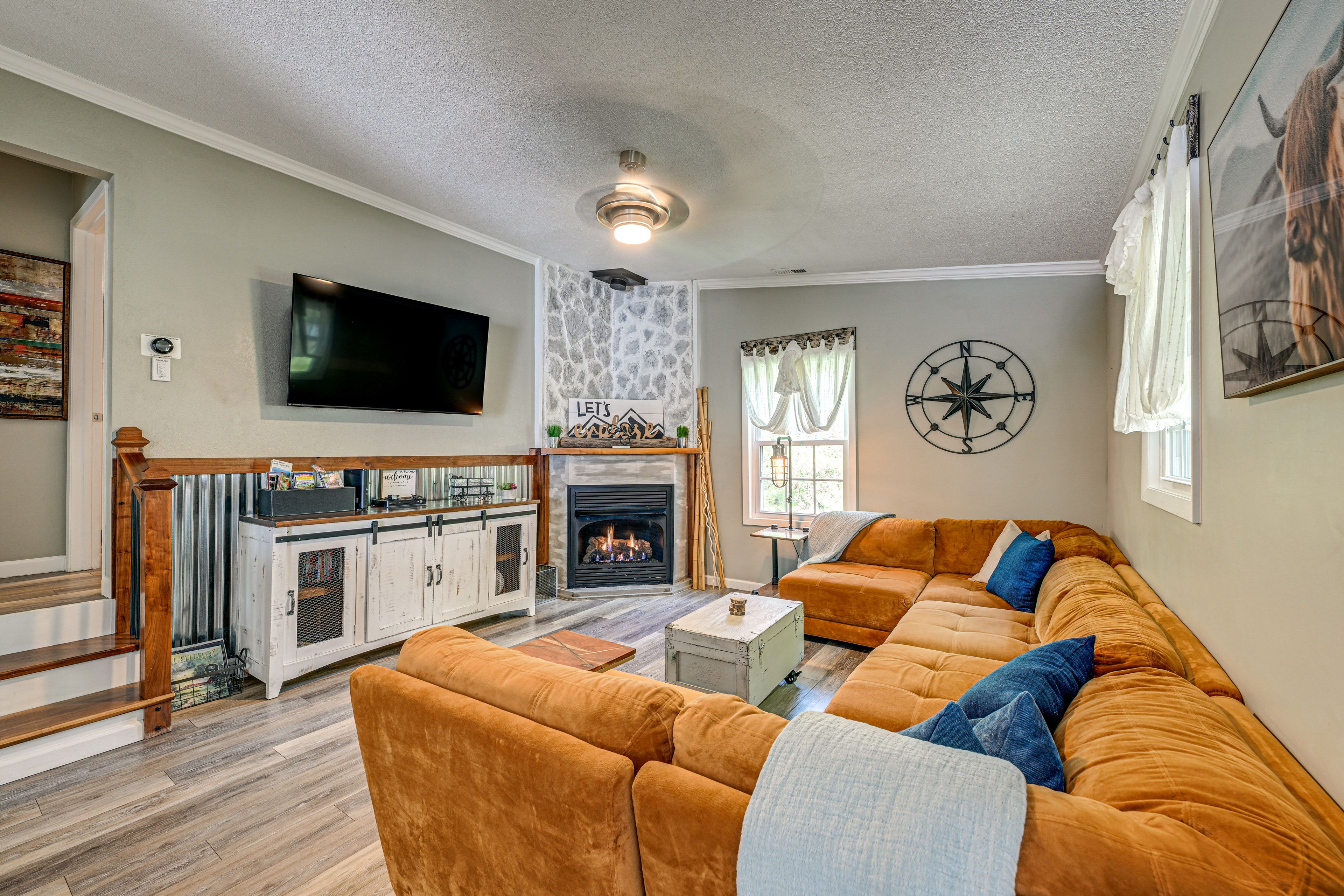 Living Room | Smart TV | Fireplace | Central Heating & A/C | Free WiFi