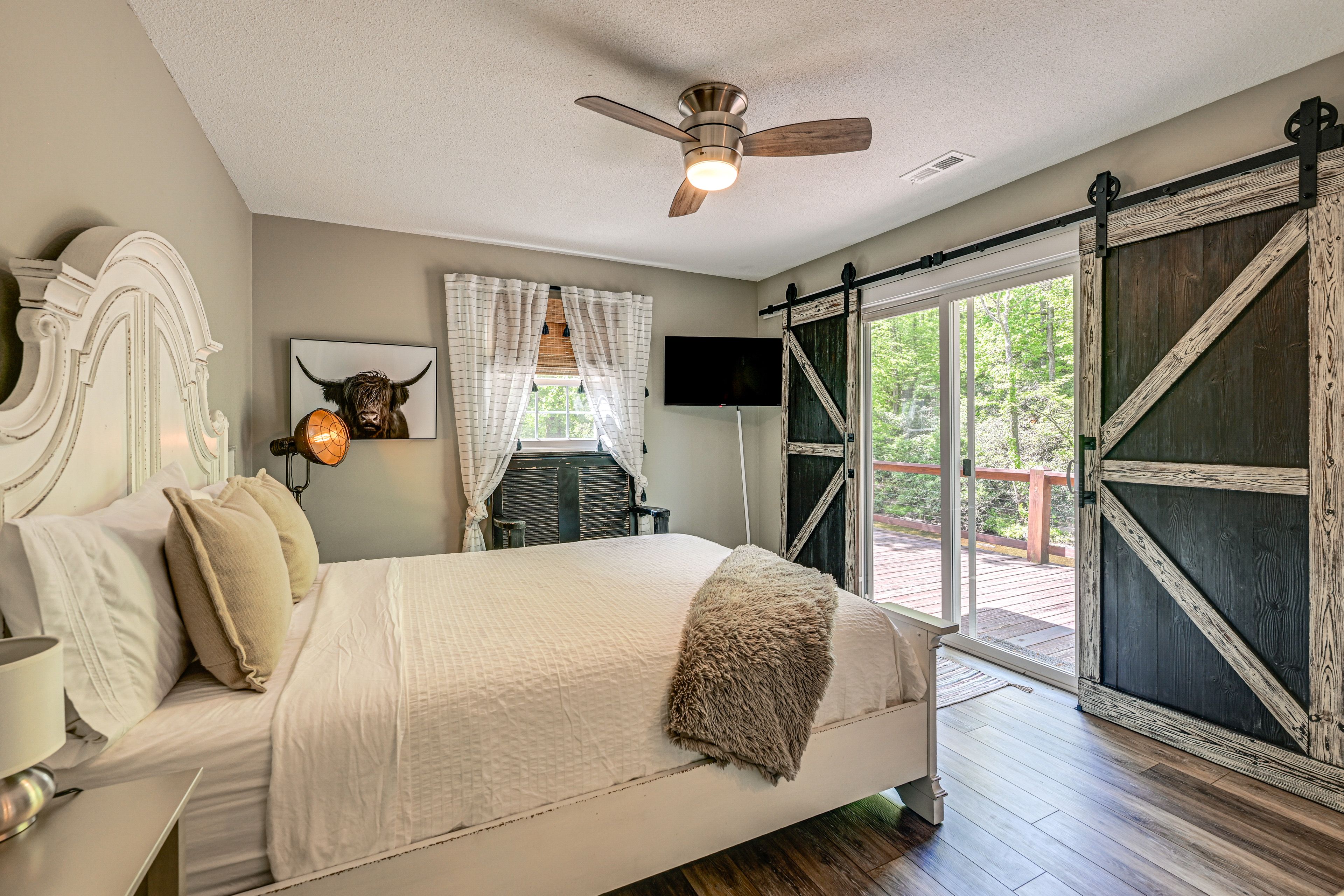 Bedroom 1 | Queen Bed | Linens Provided | Smart TV | Deck Access