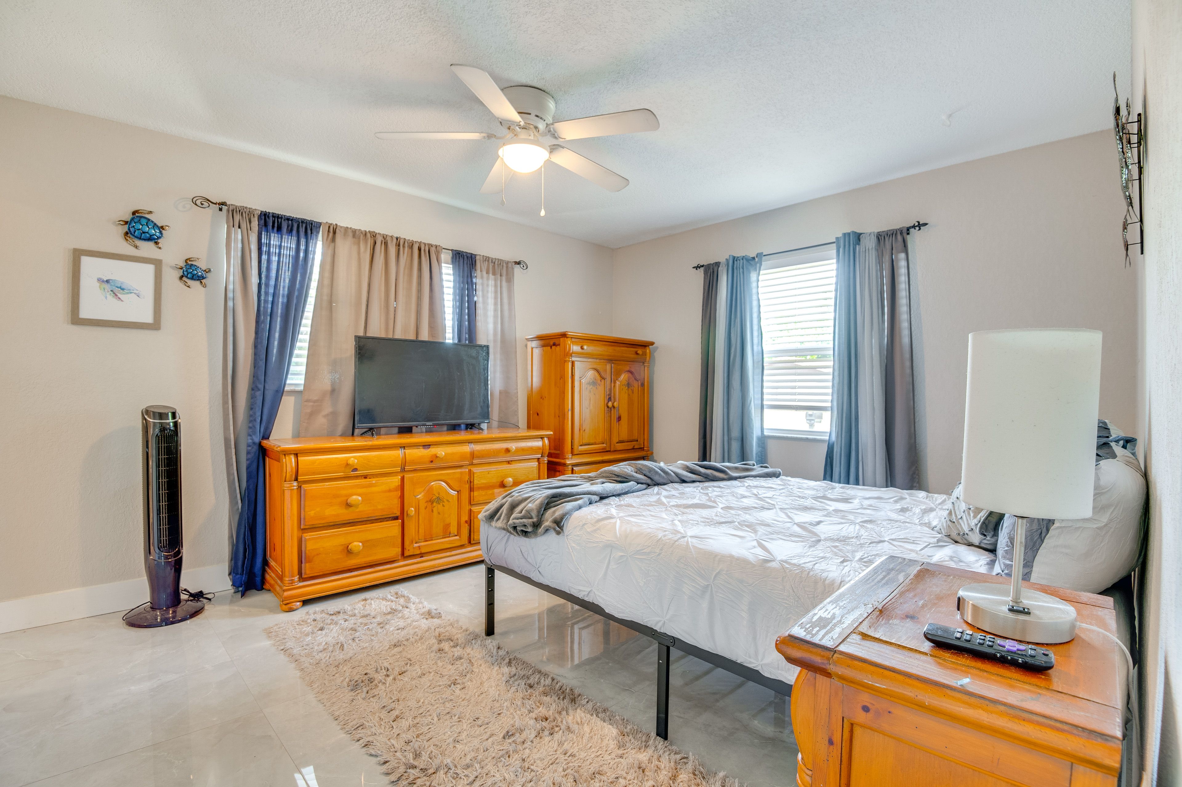 Bedroom 1 | Queen Bed