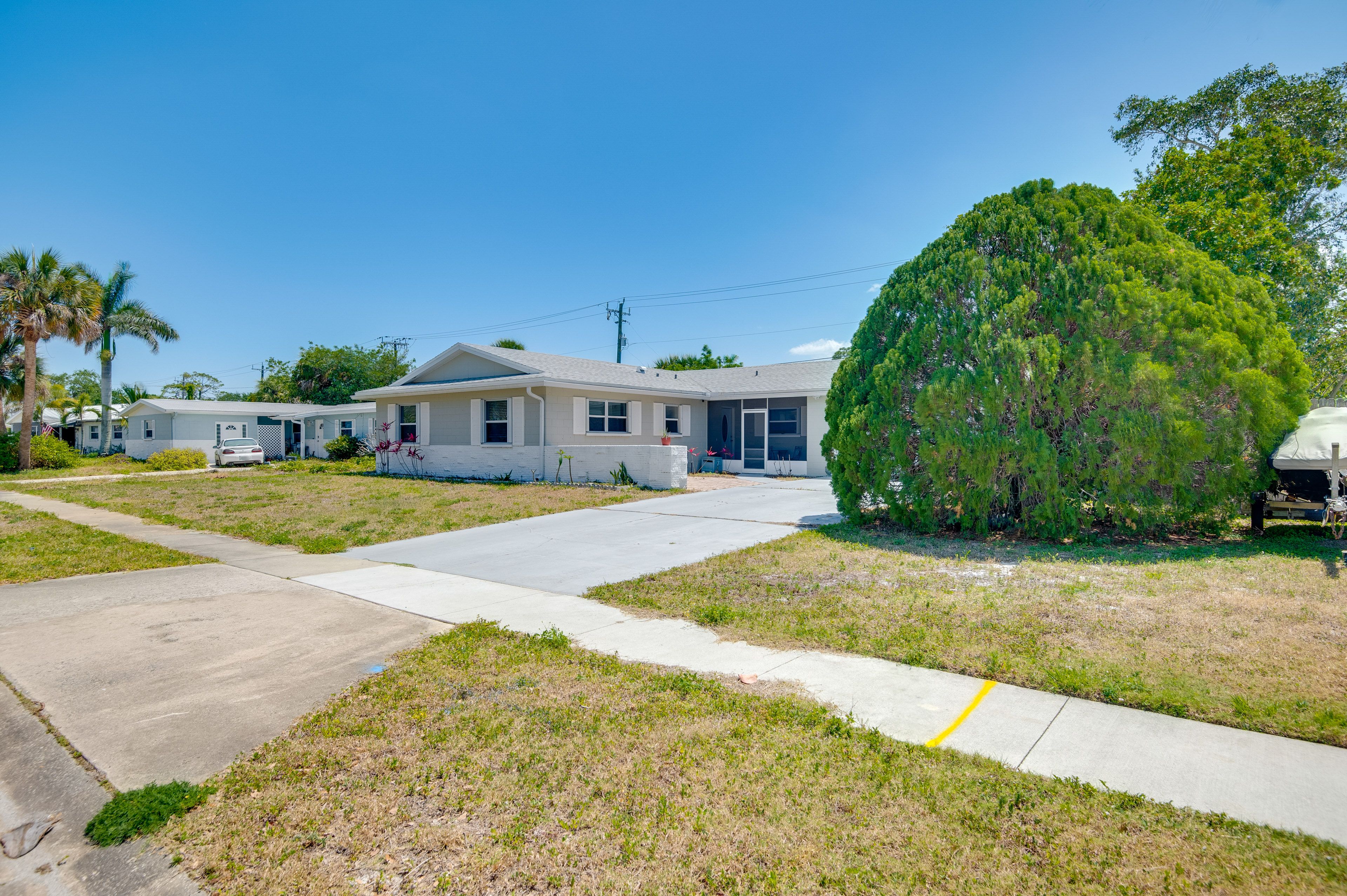 Parking | Garage (1 Vehicle) | Driveway (3 Vehicles) | RV/Trailer Parking